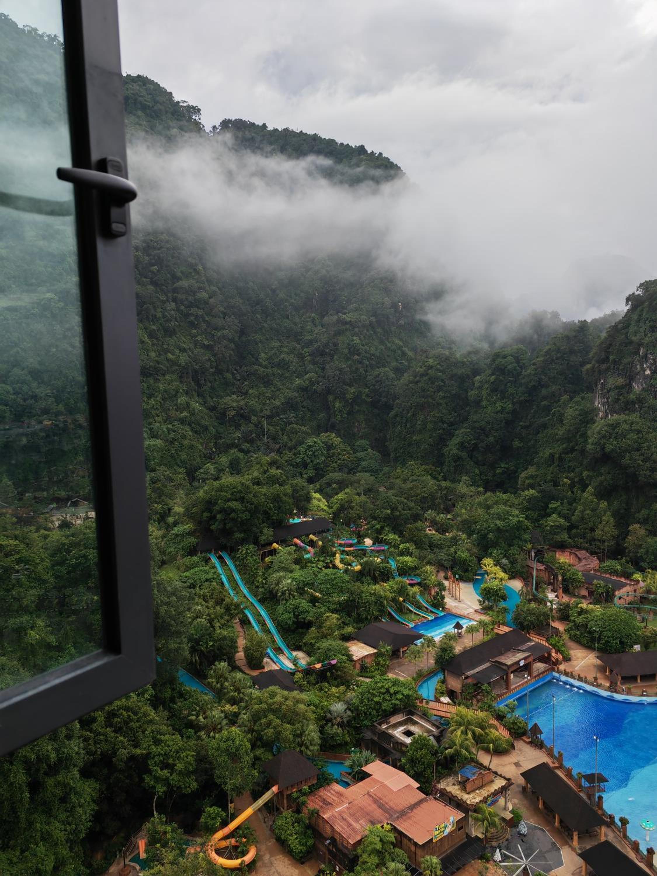 Cozy Suite with 270 Degree Mountain and Theme Park Views photo 7