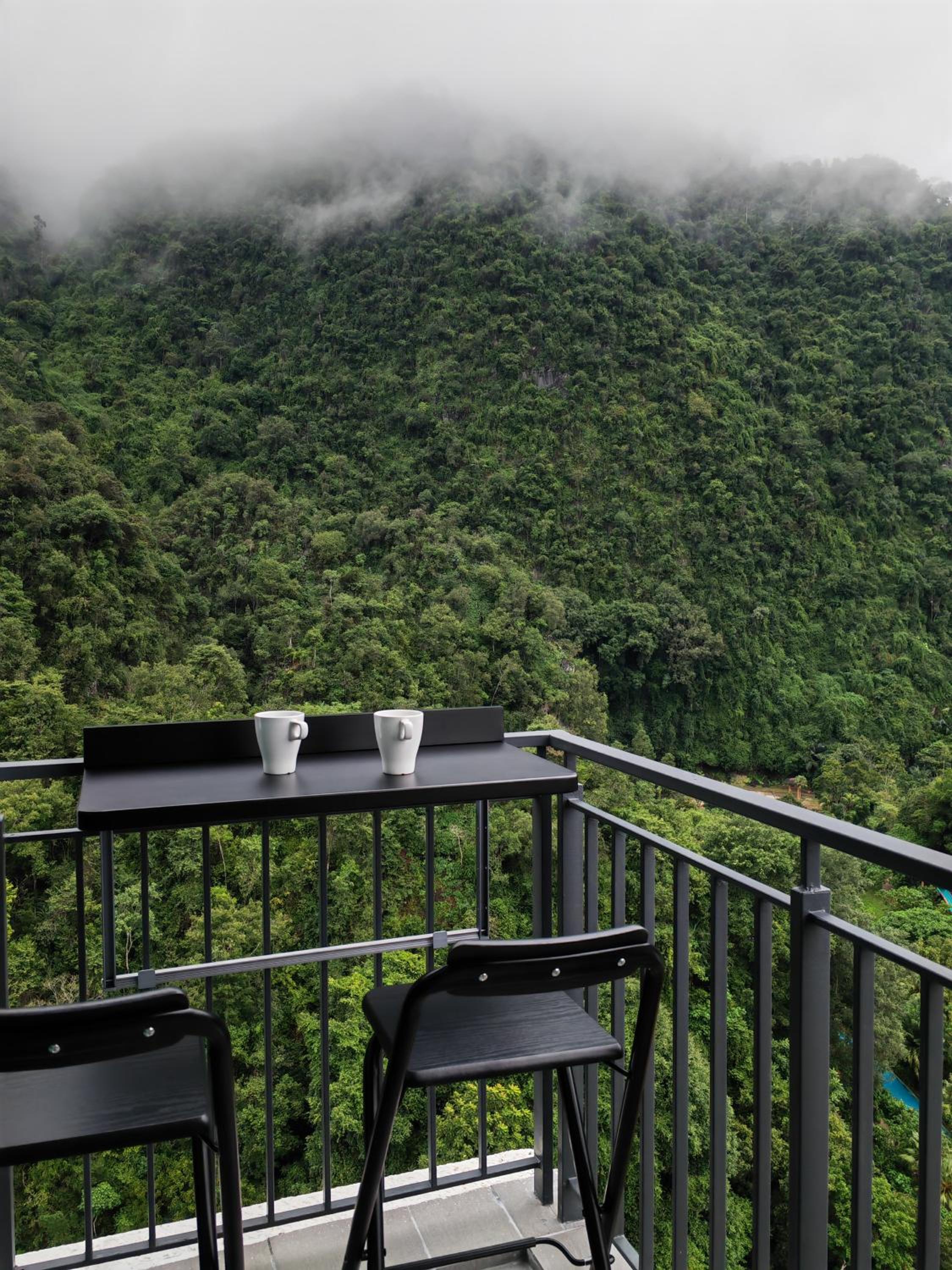 Cozy Suite with 270 Degree Mountain and Theme Park Views photo 8