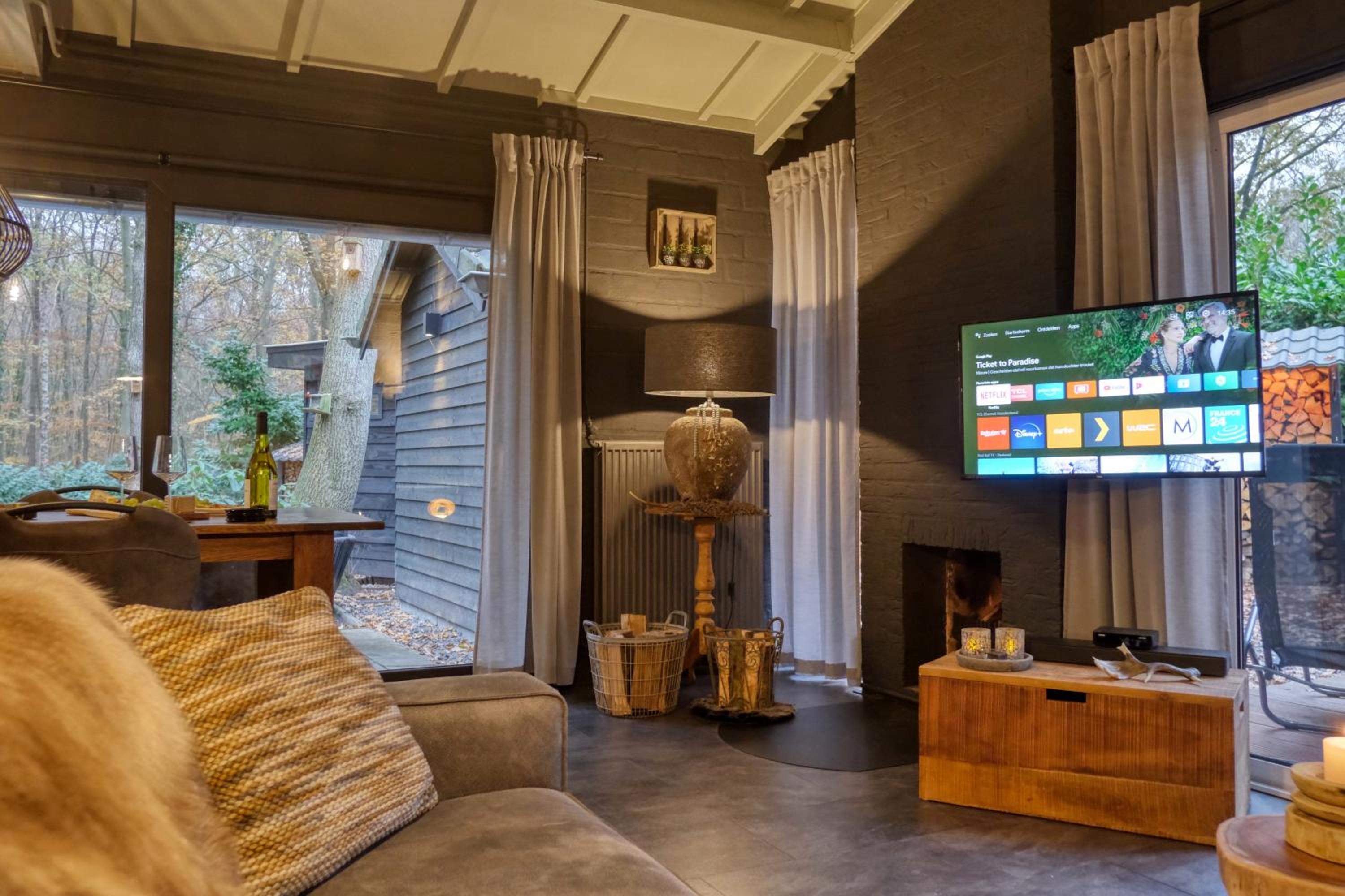 Lodge in een bosrijke omgeving met Hottub & Sauna opt view 5