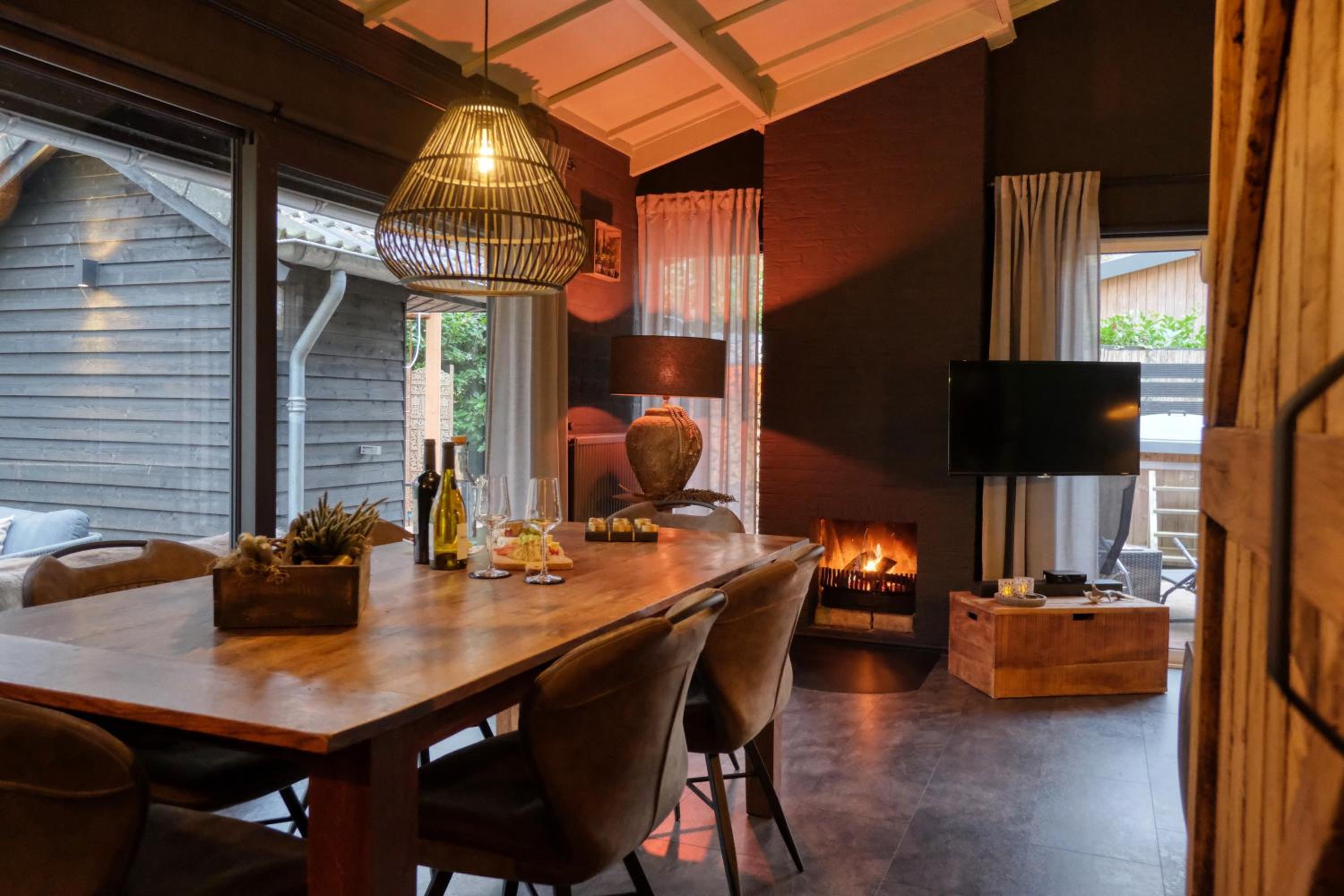 Lodge in een bosrijke omgeving met Hottub & Sauna opt view 3