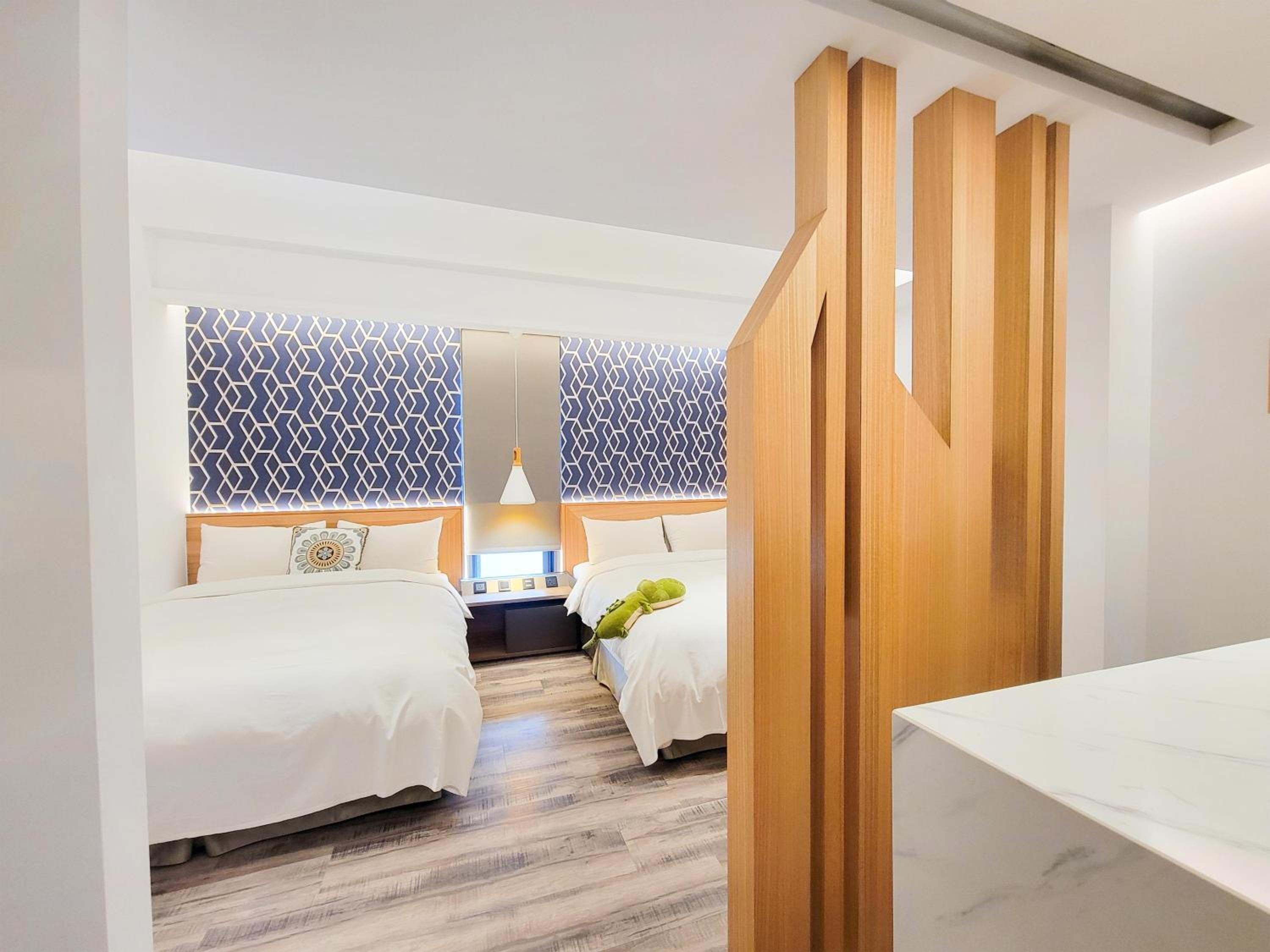 CHECK inn Taichung Zhongshan