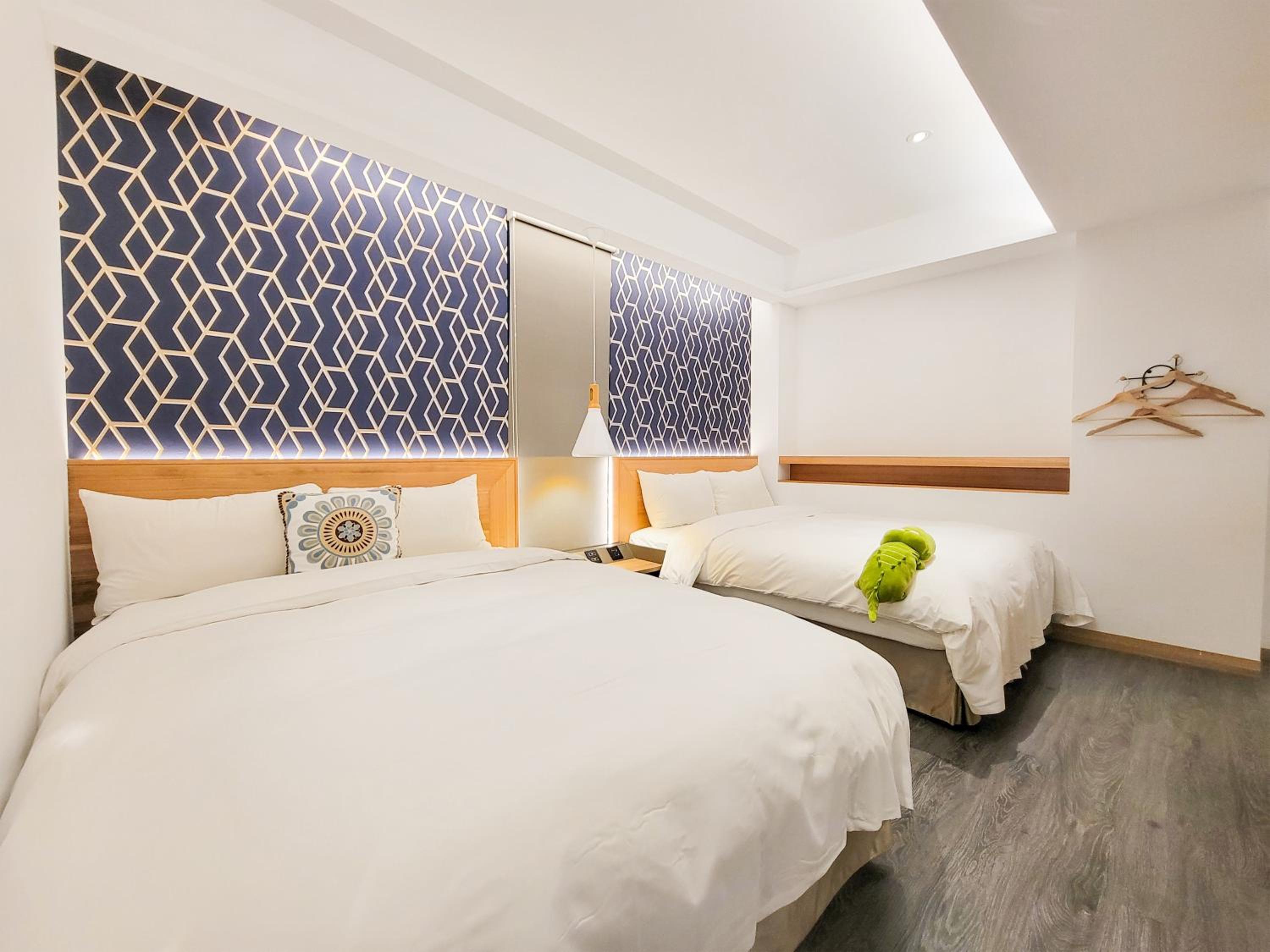 CHECK inn Taichung Zhongshan