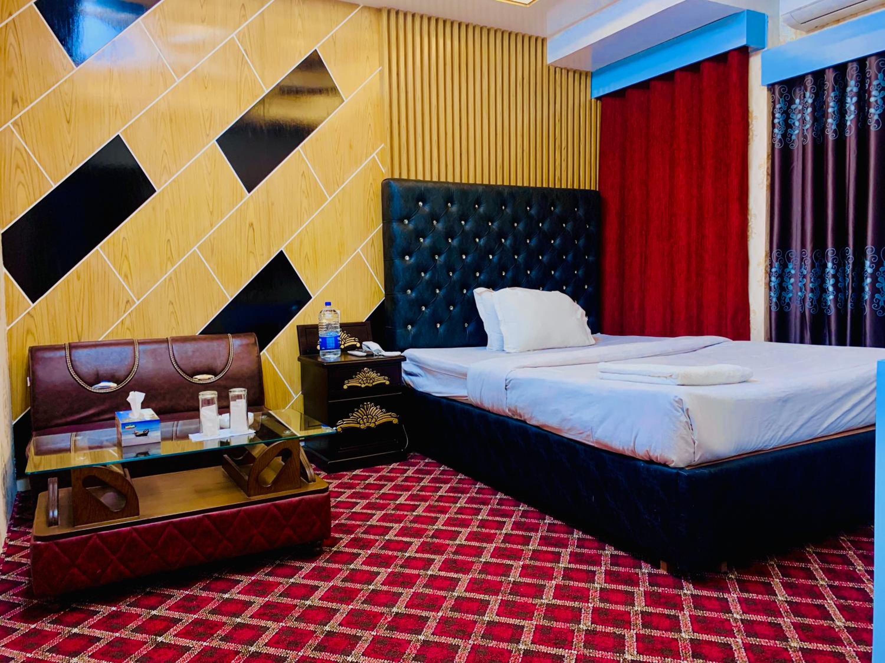 Hotel Heaven Inn