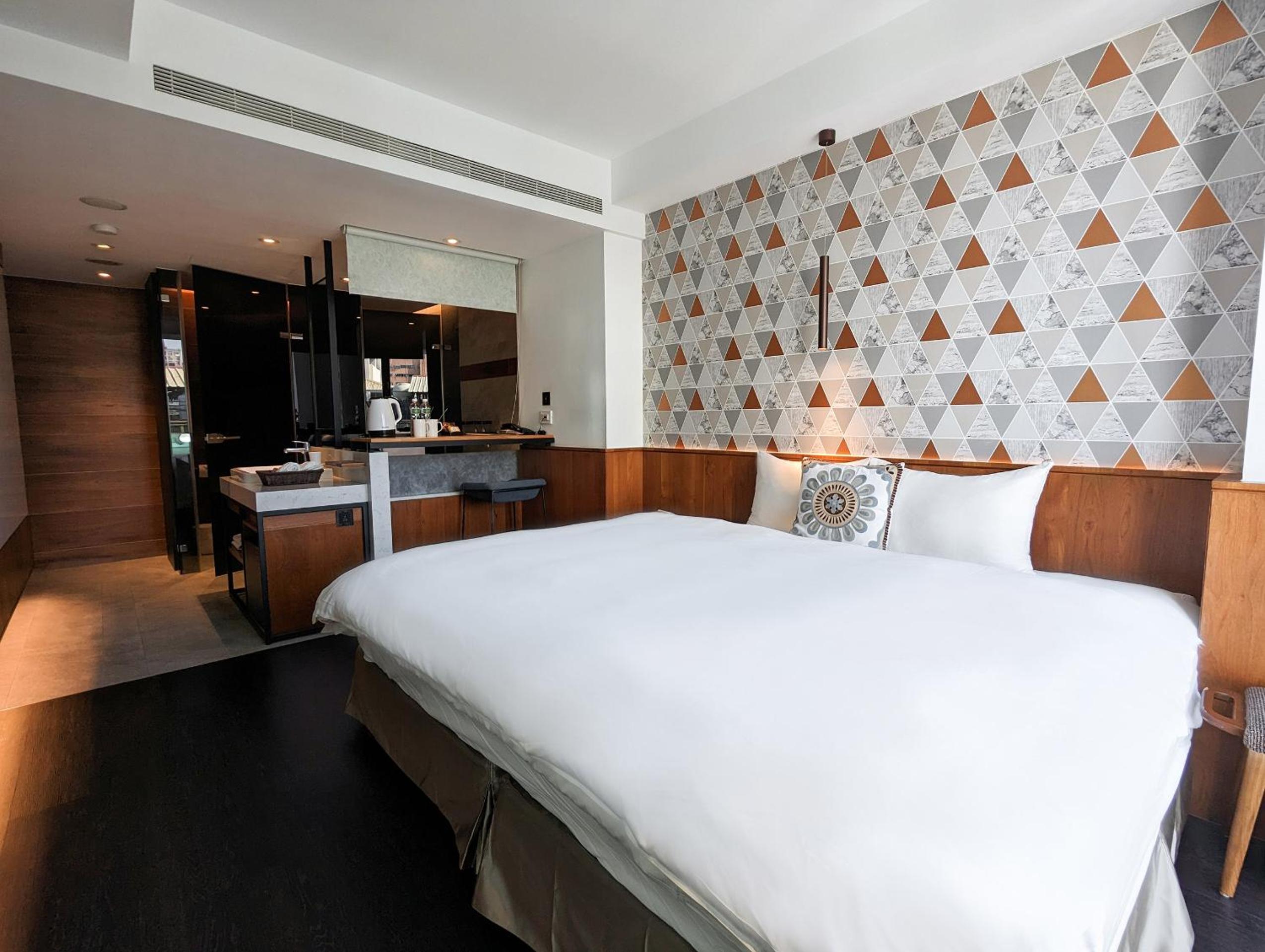 CHECK inn Taichung Zhongshan