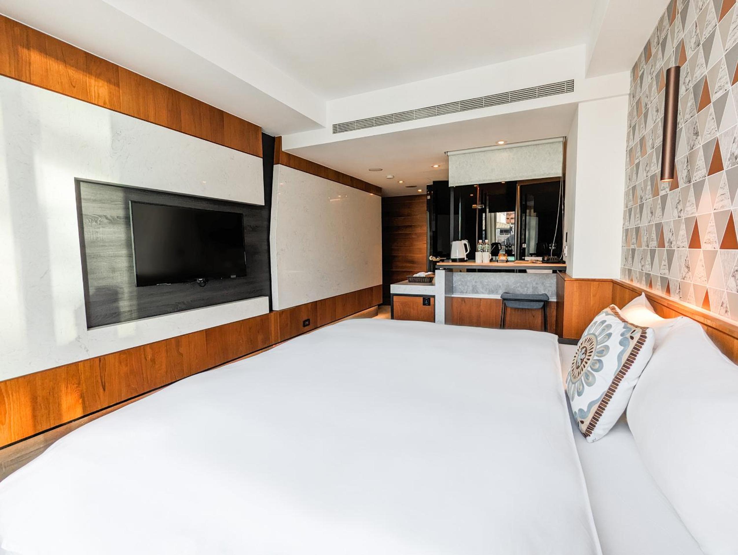 CHECK inn Taichung Zhongshan