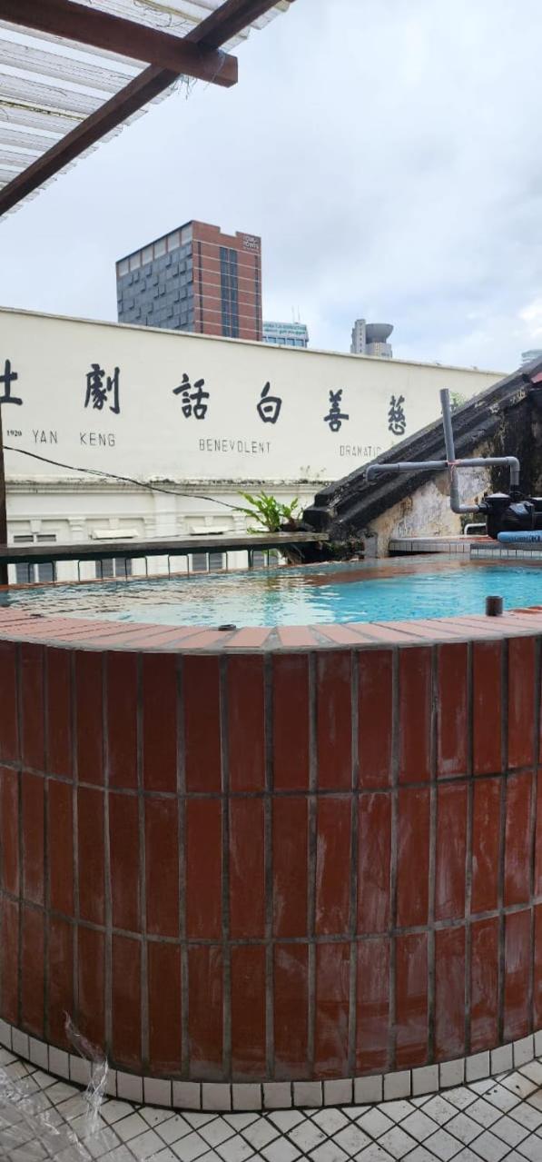 Chinatown Hostel by Mingle - Rooftop Private Jacuzzi with Bar