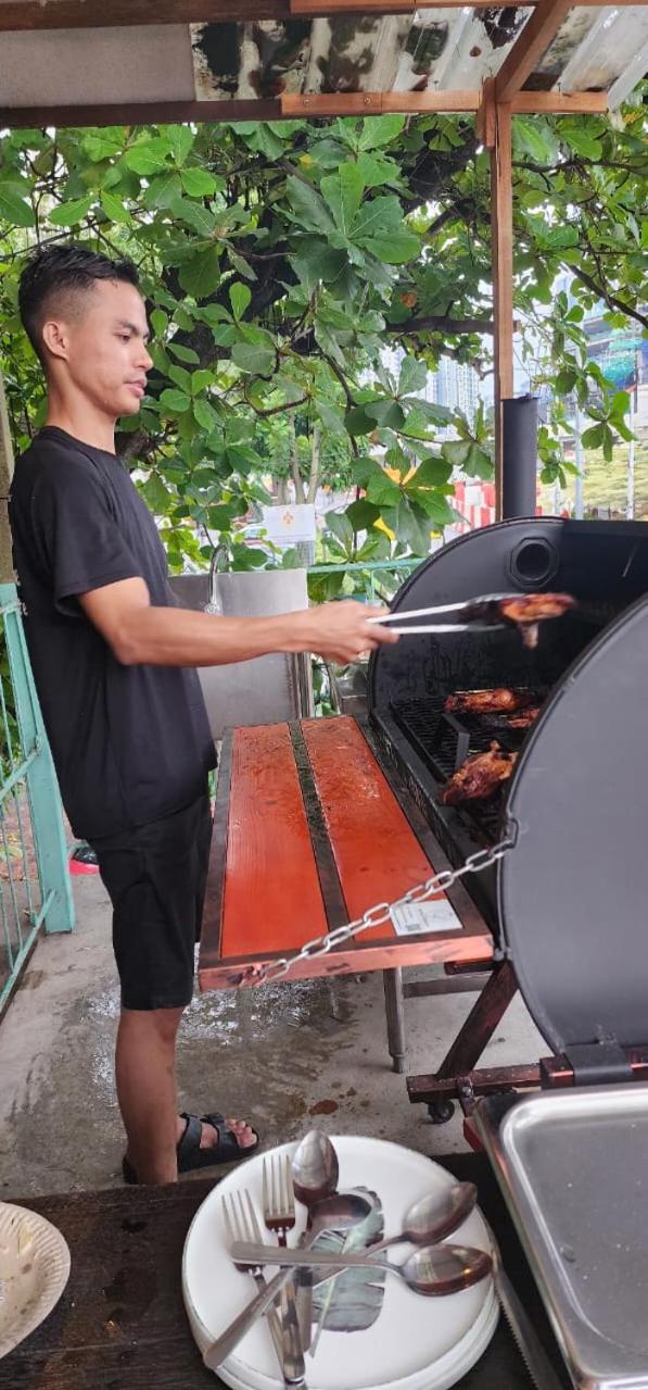 Chinatown Hostel by Mingle - Rooftop Private Jacuzzi with Bar
