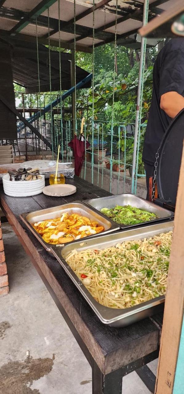Chinatown Hostel by Mingle - Rooftop Private Jacuzzi with Bar