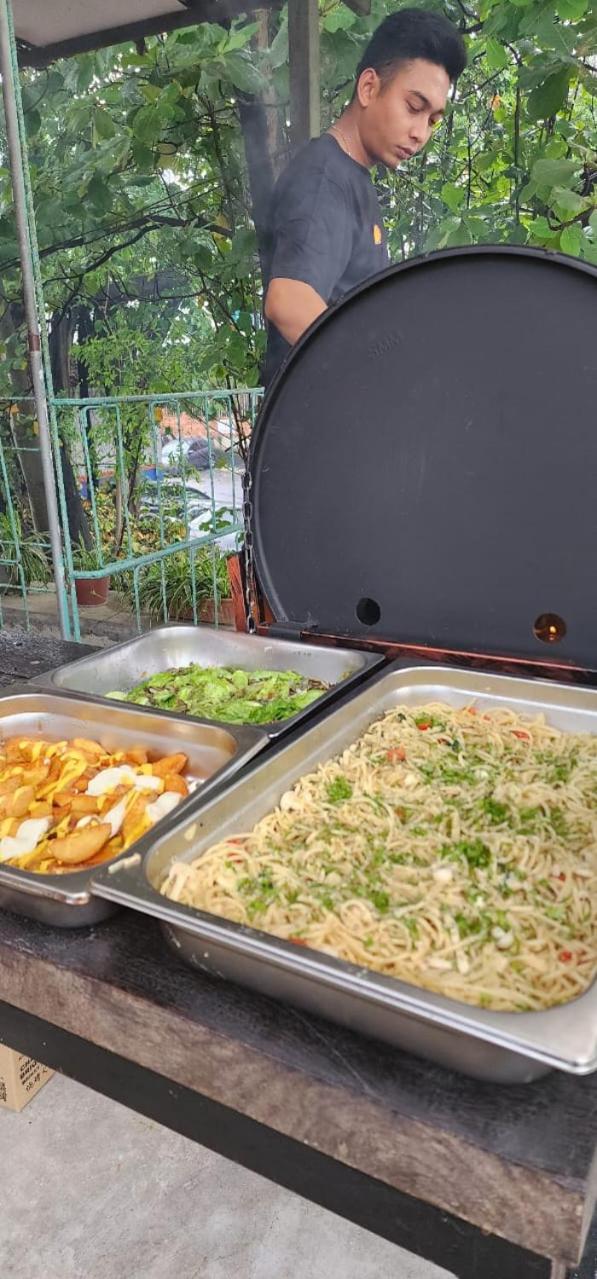 Chinatown Hostel by Mingle - Rooftop Private Jacuzzi with Bar