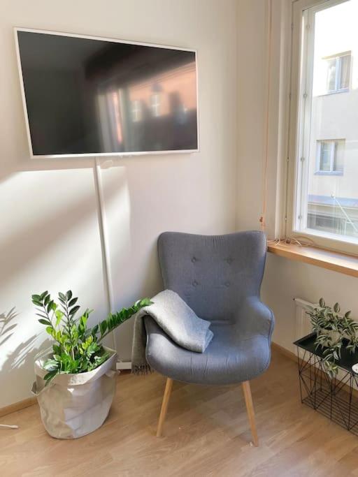 Lovely studio in the famous Design District area. view 2