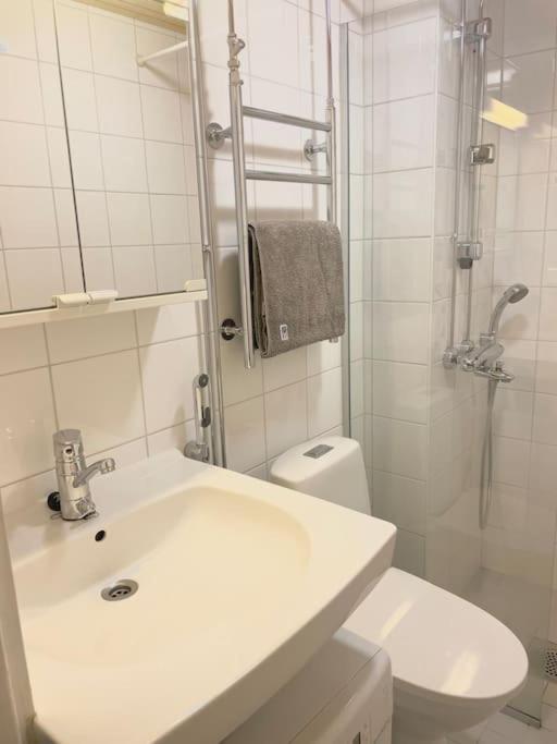 Lovely studio in the famous Design District area. view 5