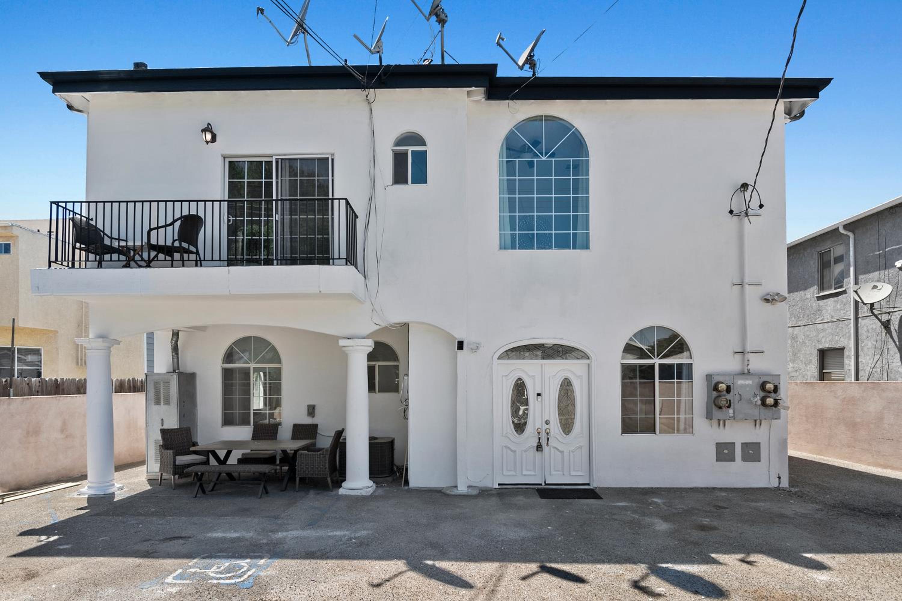 Private master bedroom with king bed private bath and large flat TV in large centrally located gated unit near Universal studio