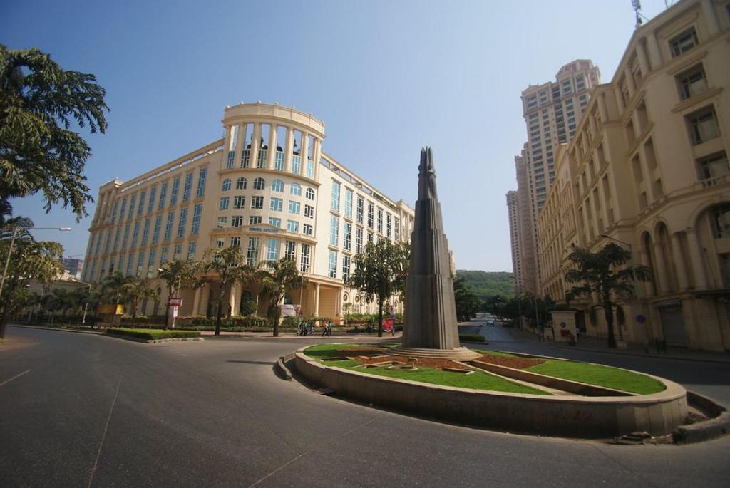 1BR Mumbai theme Apartment In Powai by Florastays