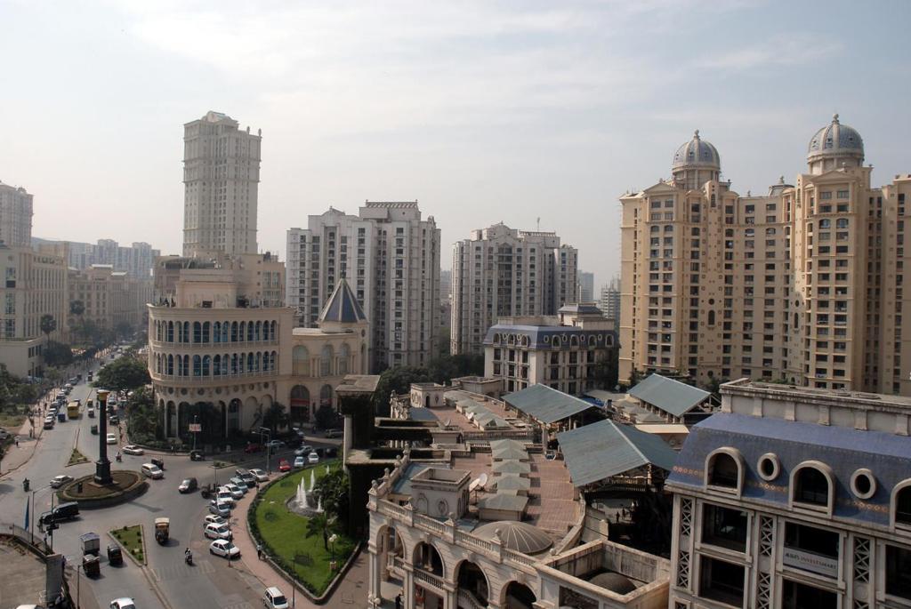 1BR Mumbai theme Apartment In Powai by Florastays