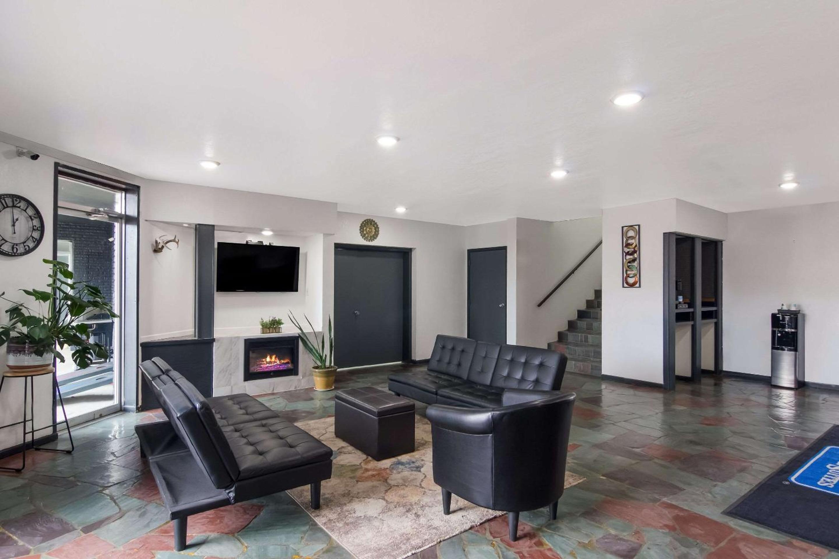 Rodeway Inn & Suites Sidney Historic Downtown I-80