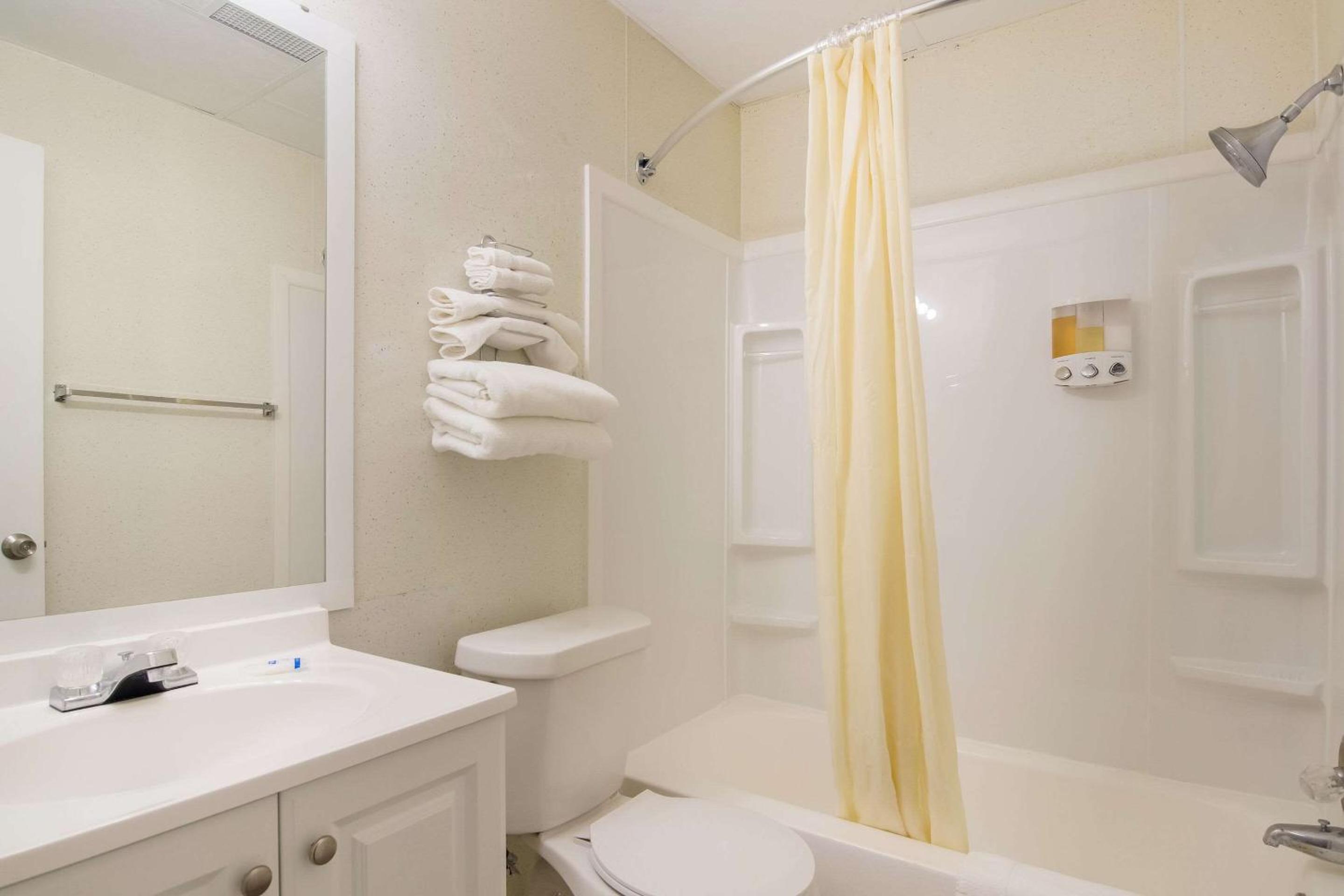 Rodeway Inn & Suites Sidney Historic Downtown I-80