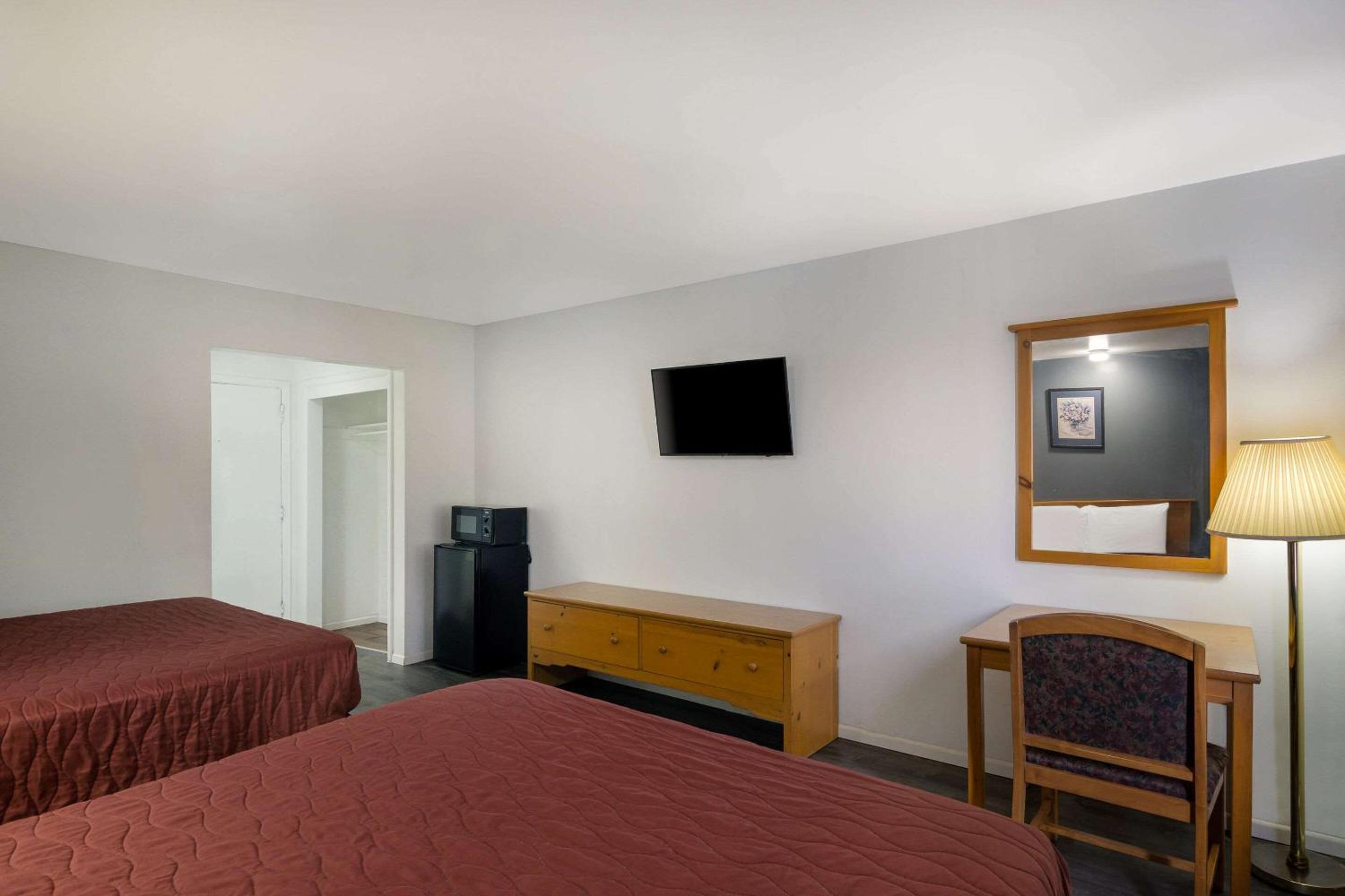 Rodeway Inn & Suites Sidney Historic Downtown I-80