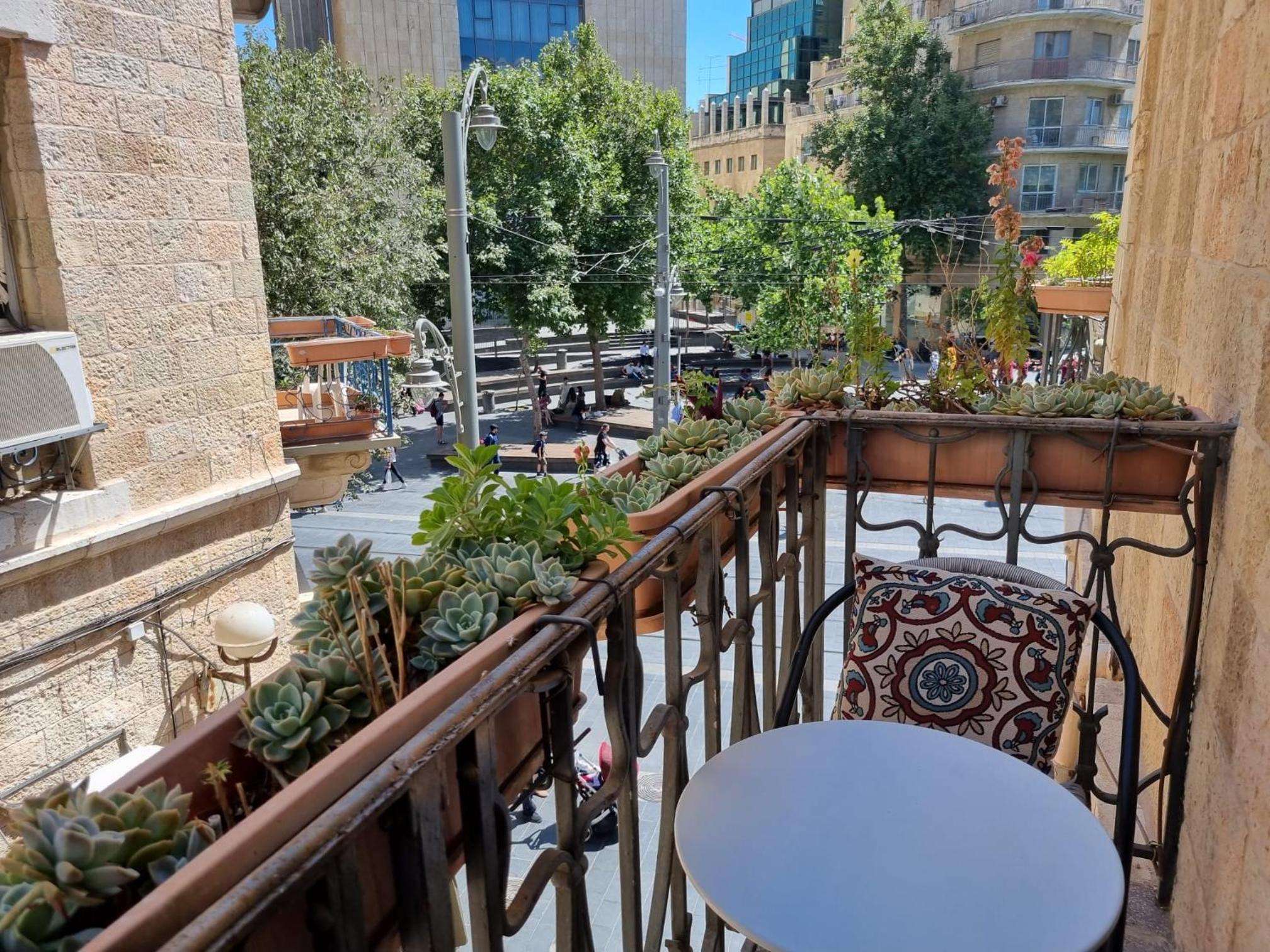 Ron Hotel