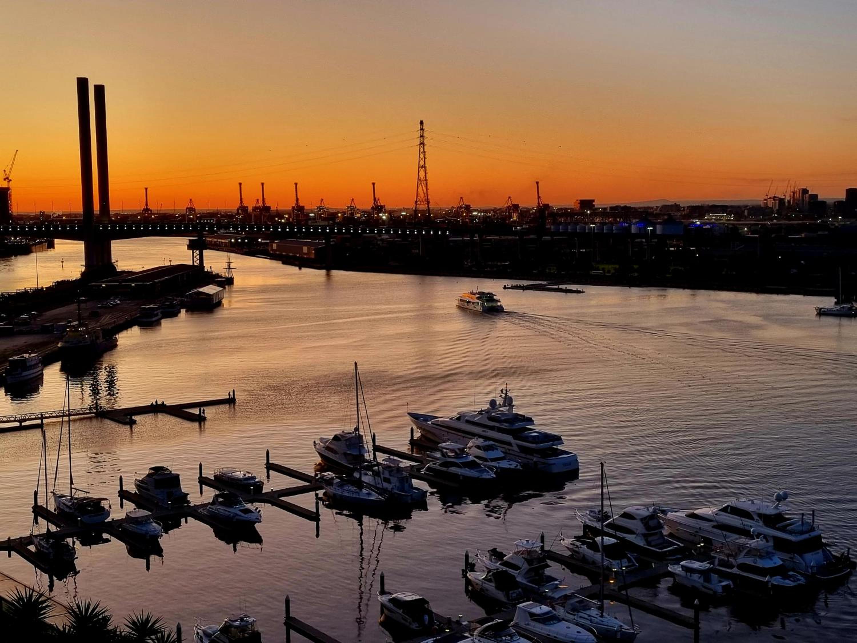 Luxe Waterfront Melbourne