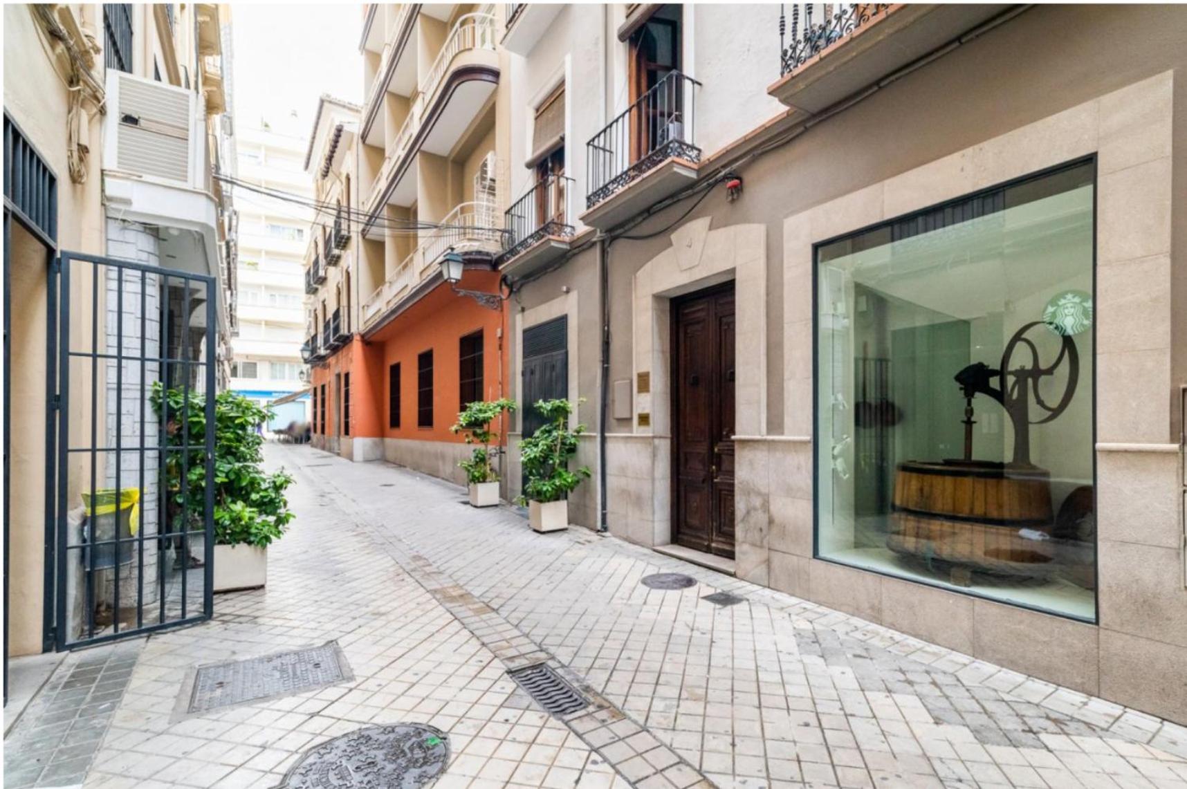 Apartamento con balcón en el centro histórico QH Reyes Católicos