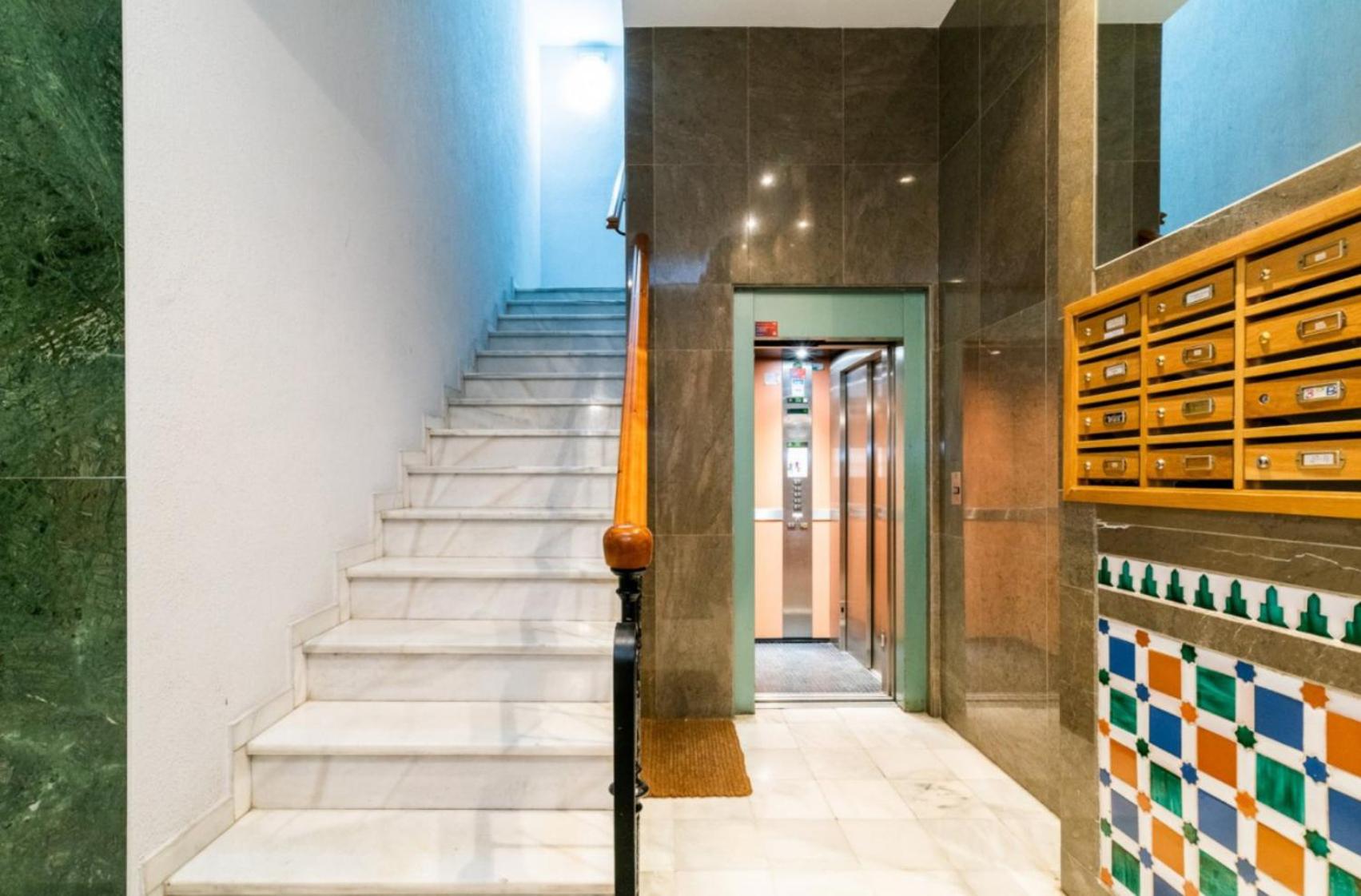 Apartamento con balcón en el centro histórico QH Reyes Católicos