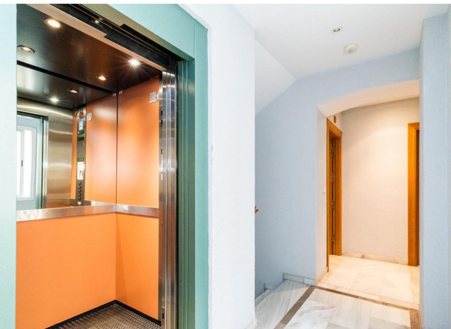 Apartamento con balcón en el centro histórico QH Reyes Católicos