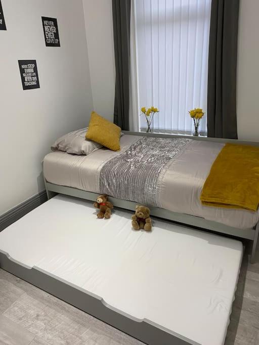 South Shields Vacations - Coastal Retreat-NEW DAY PROPERTIES-next to beach - Property Image 2