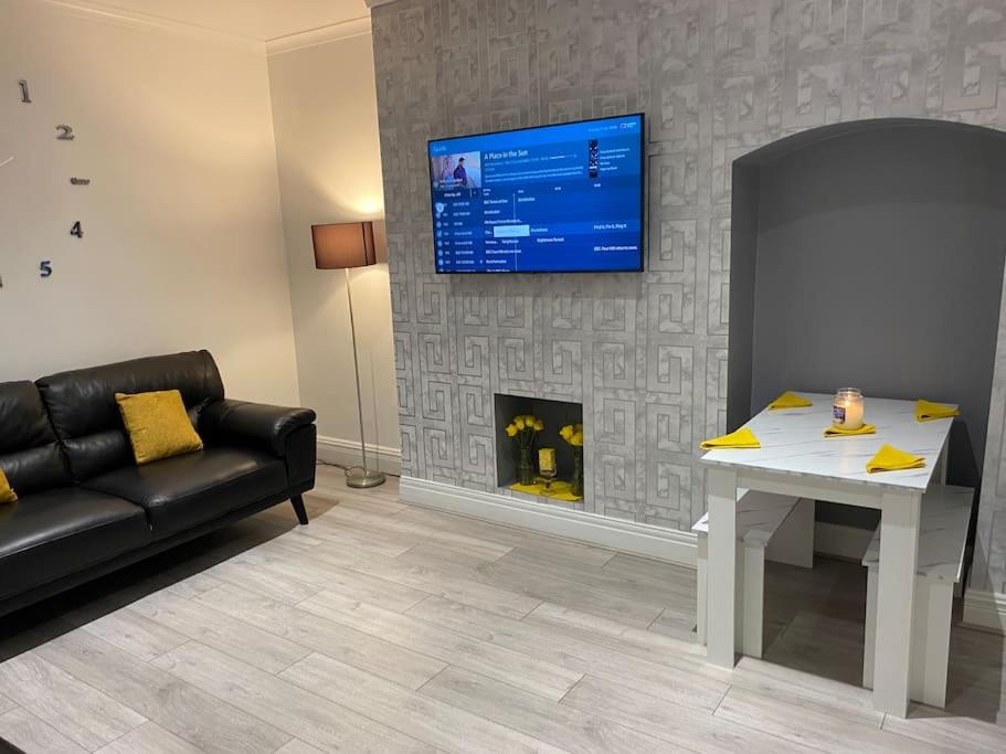 South Shields Vacations - Coastal Retreat-NEW DAY PROPERTIES-next to beach - Property Image 1