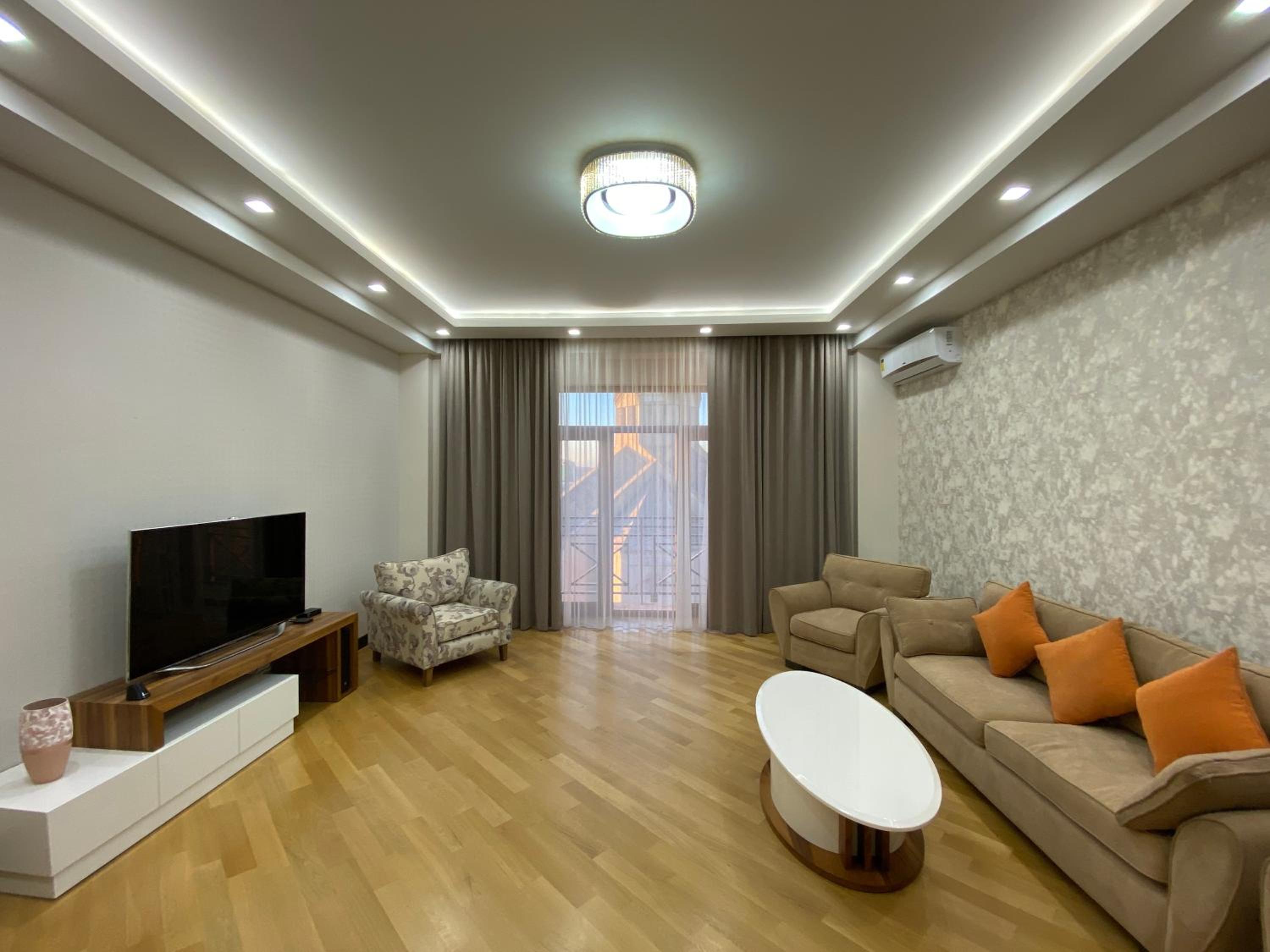 Kajaznuni Street, 3 bedrooms Luxury & Unique apartment QA888