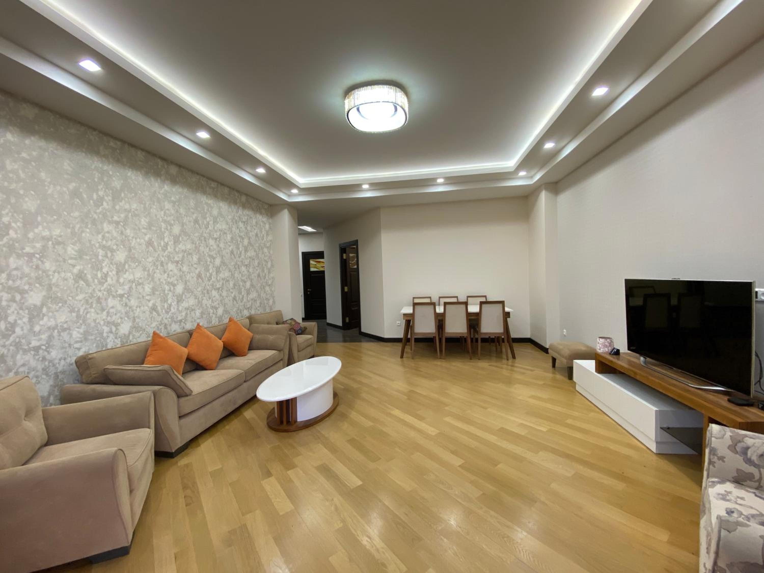 Kajaznuni Street, 3 bedrooms Luxury & Unique apartment QA888