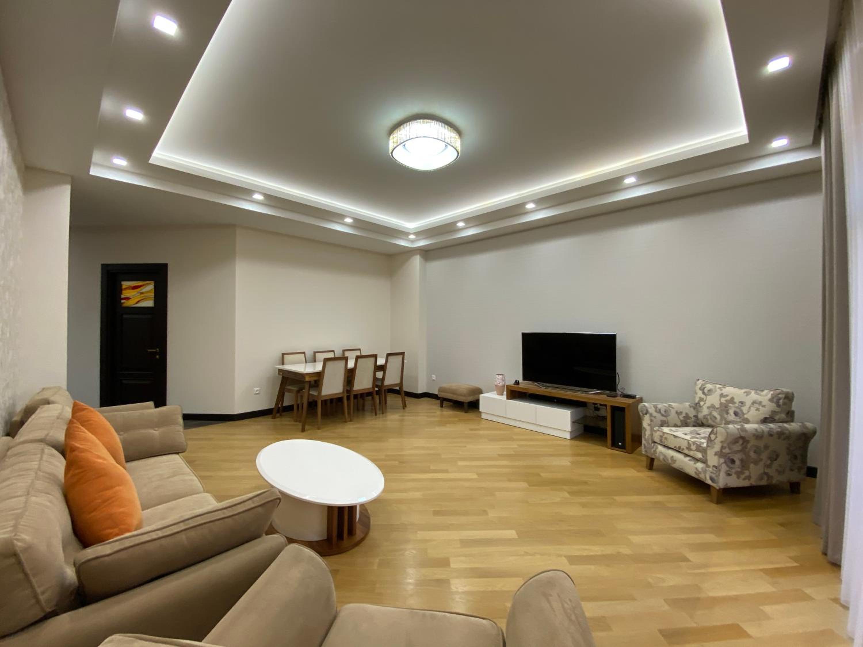 Kajaznuni Street, 3 bedrooms Luxury & Unique apartment QA888