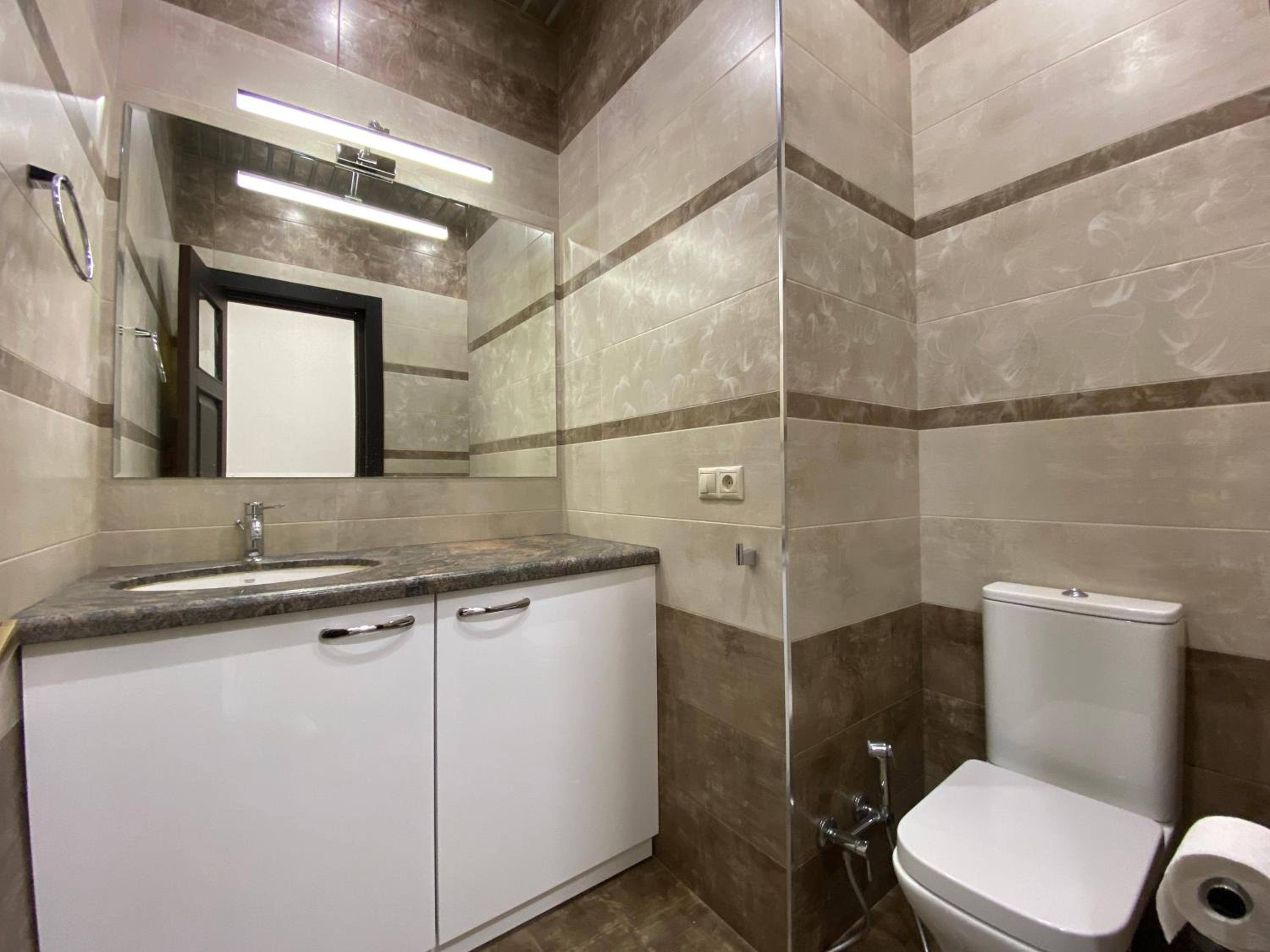 Kajaznuni Street, 3 bedrooms Luxury & Unique apartment QA888