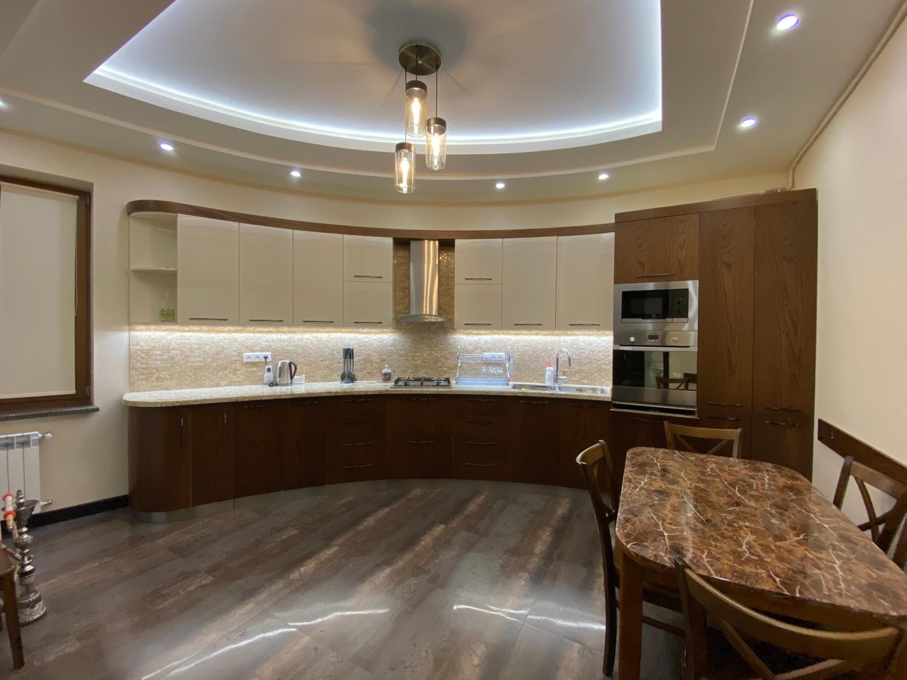 Kajaznuni Street, 3 bedrooms Luxury & Unique apartment QA888