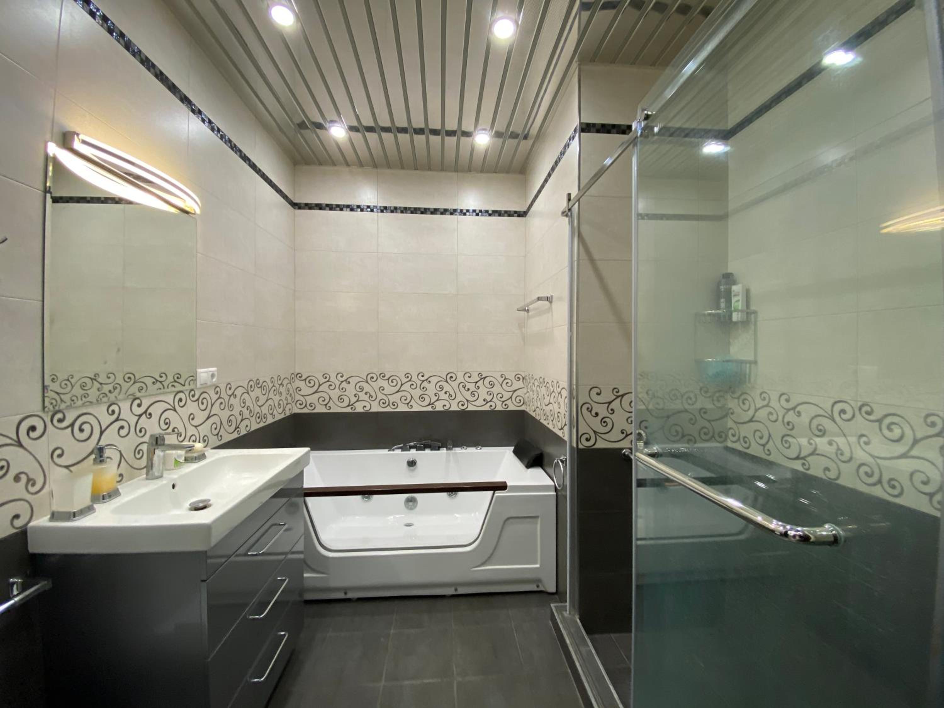 Kajaznuni Street, 3 bedrooms Luxury & Unique apartment QA888