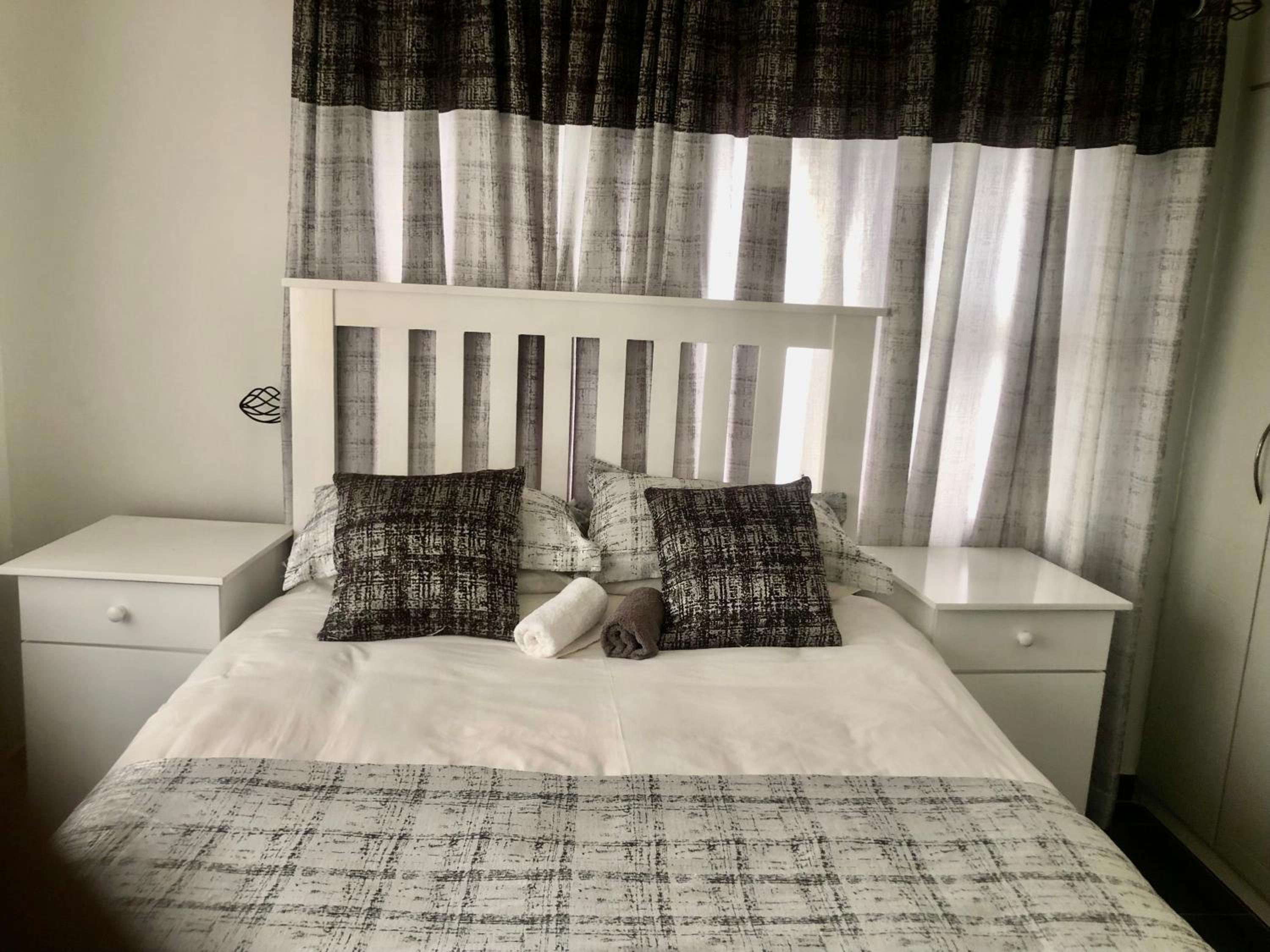 1 bed apartment in Mount Pleasant Heights - 2014 view 3