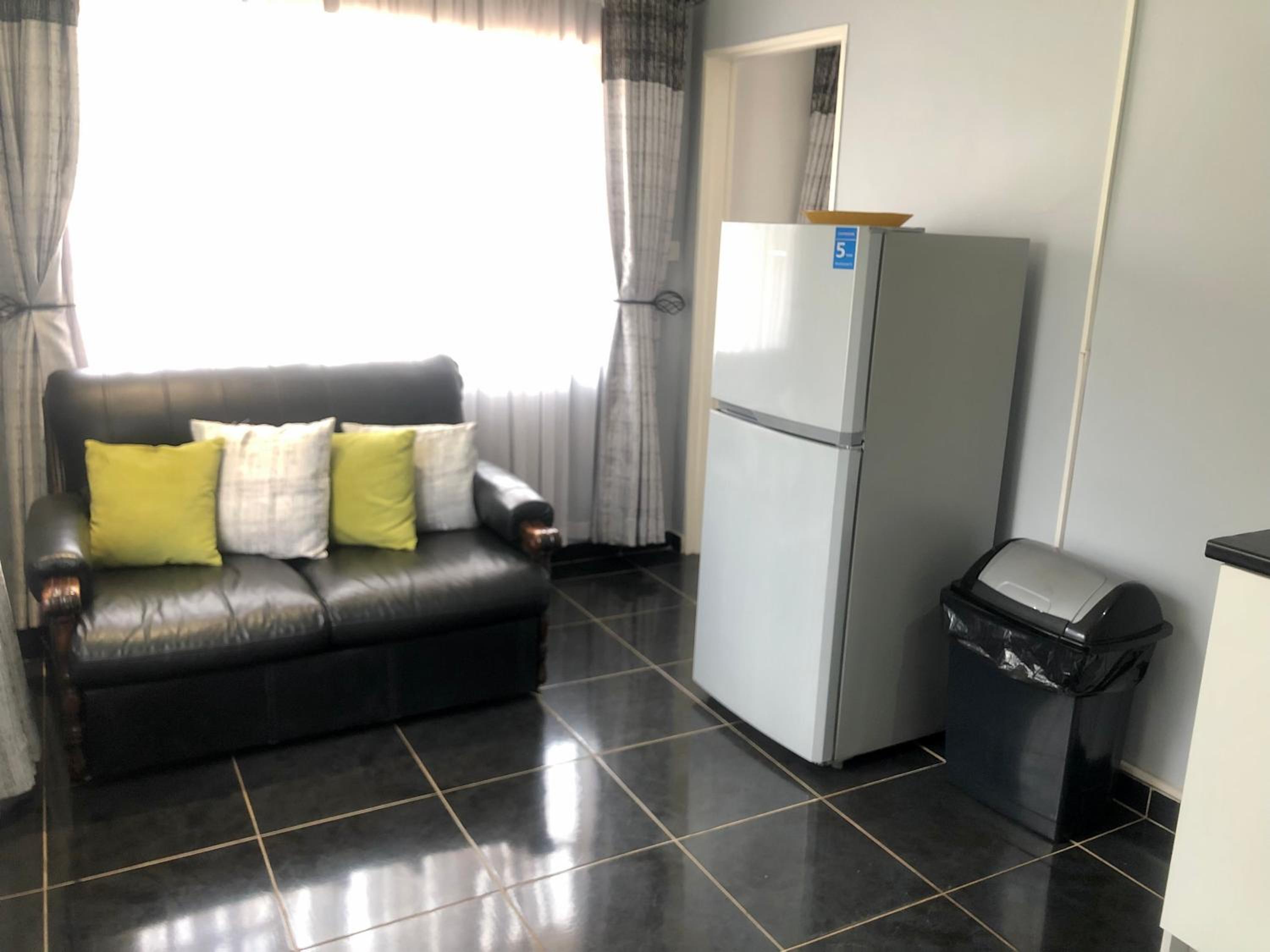 1 bed apartment in Mount Pleasant Heights - 2014 view 4
