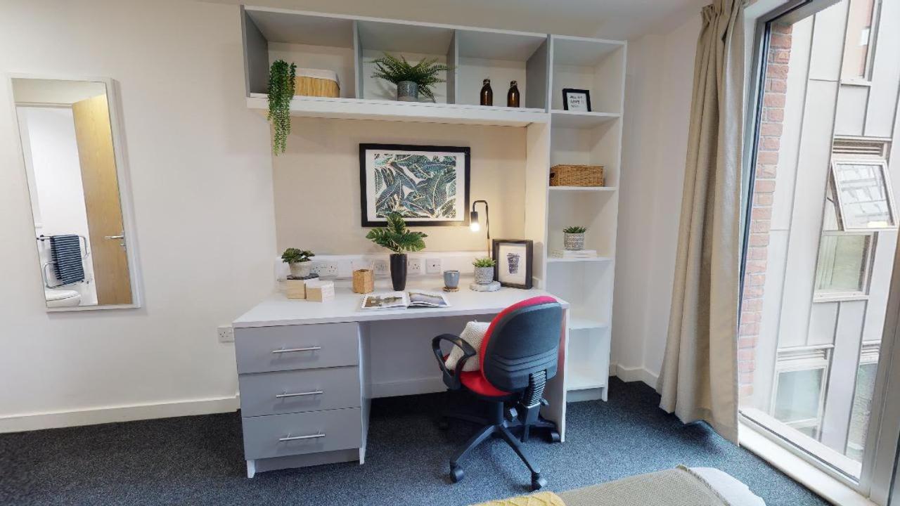 Ensuite Bedrooms with Shared Kitchen and Studios at Century Square in Sheffield