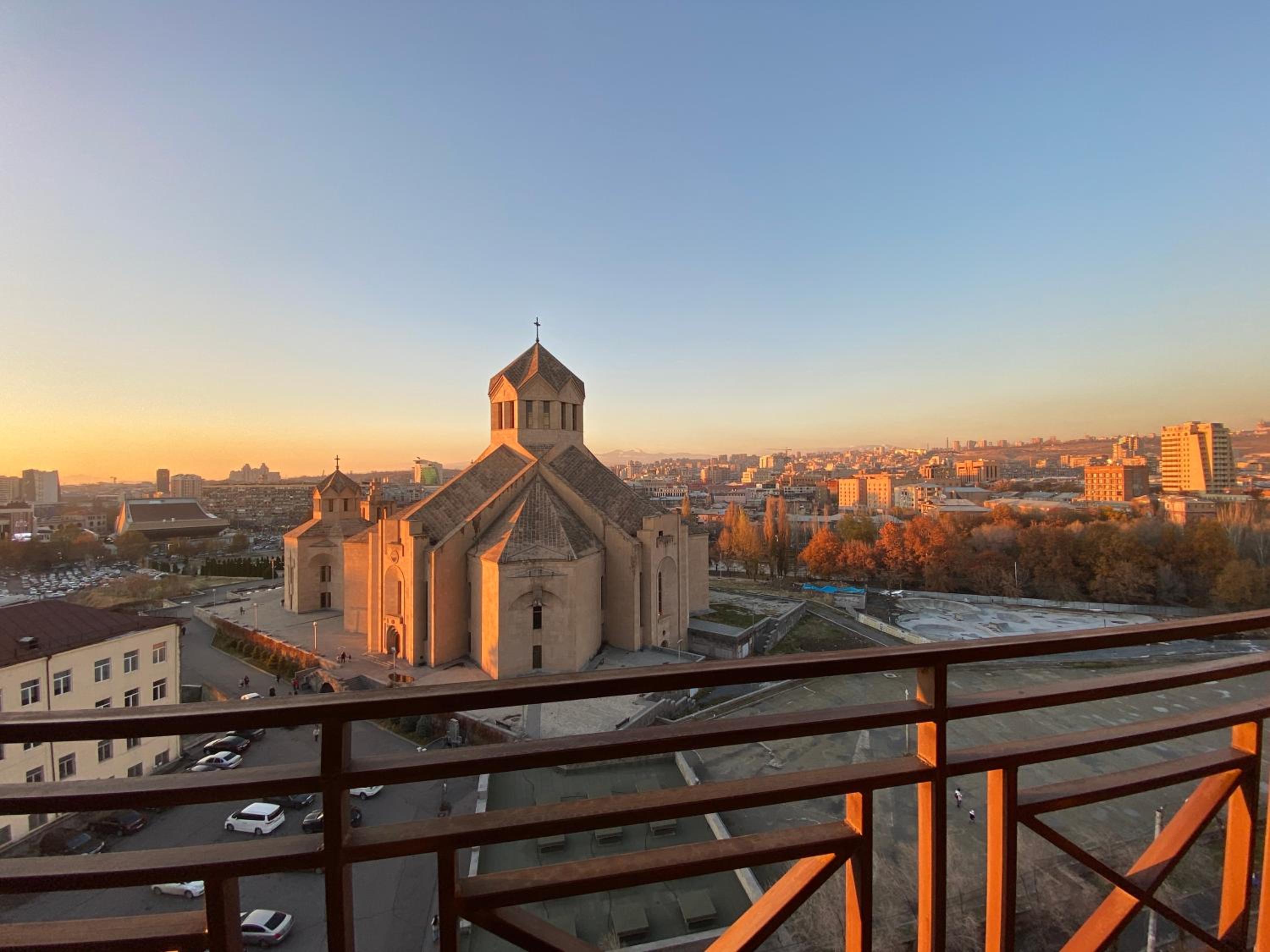 Kajaznuni Street, 3 bedrooms Luxury & Unique apartment QA888