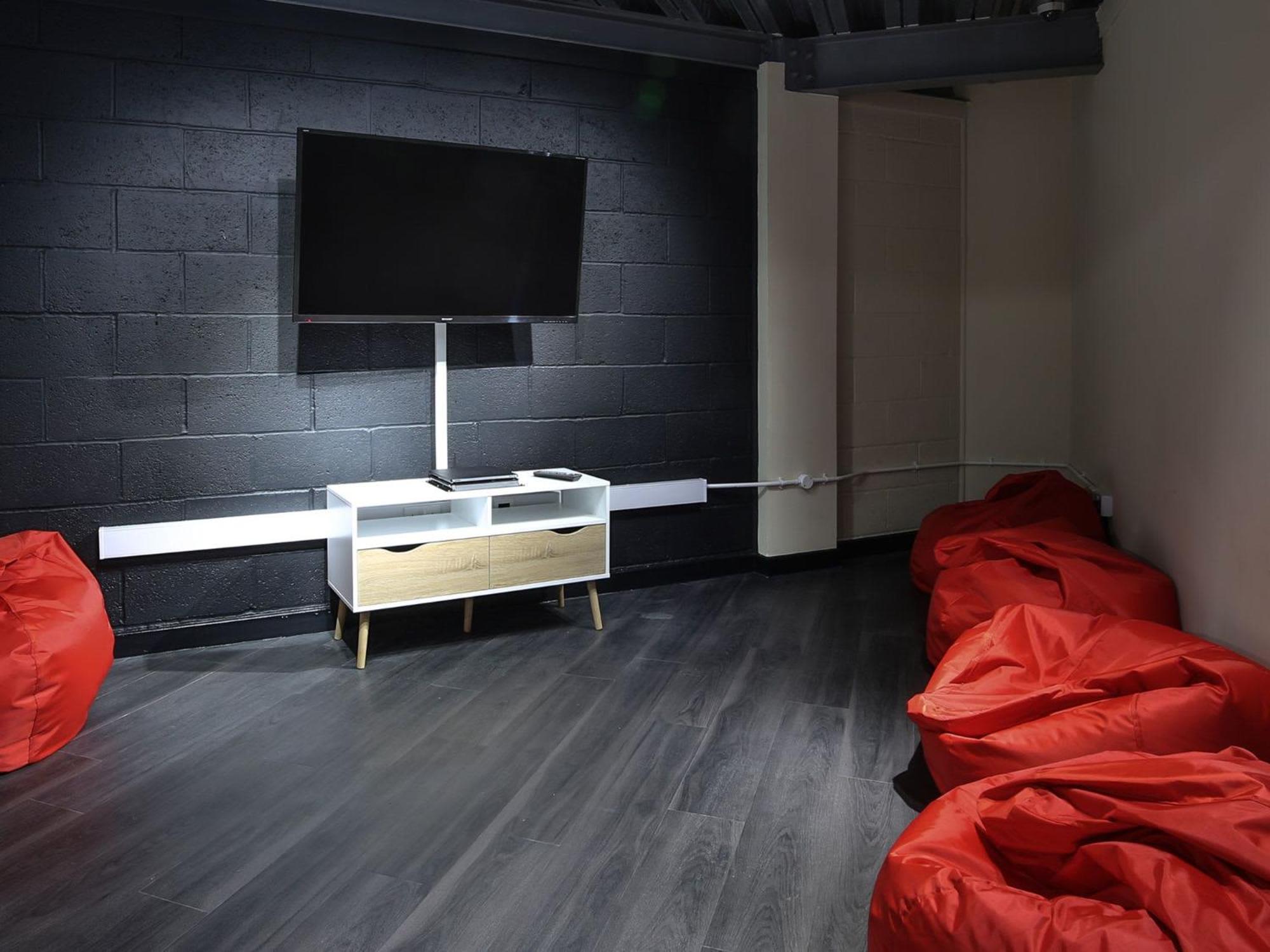 For Students Only Ensuite Bedrooms with Shared Kitchen at Broderick House in Birmingham City Centre
