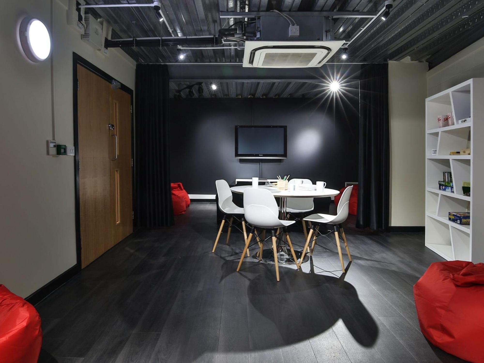 For Students Only Ensuite Bedrooms with Shared Kitchen at Broderick House in Birmingham City Centre