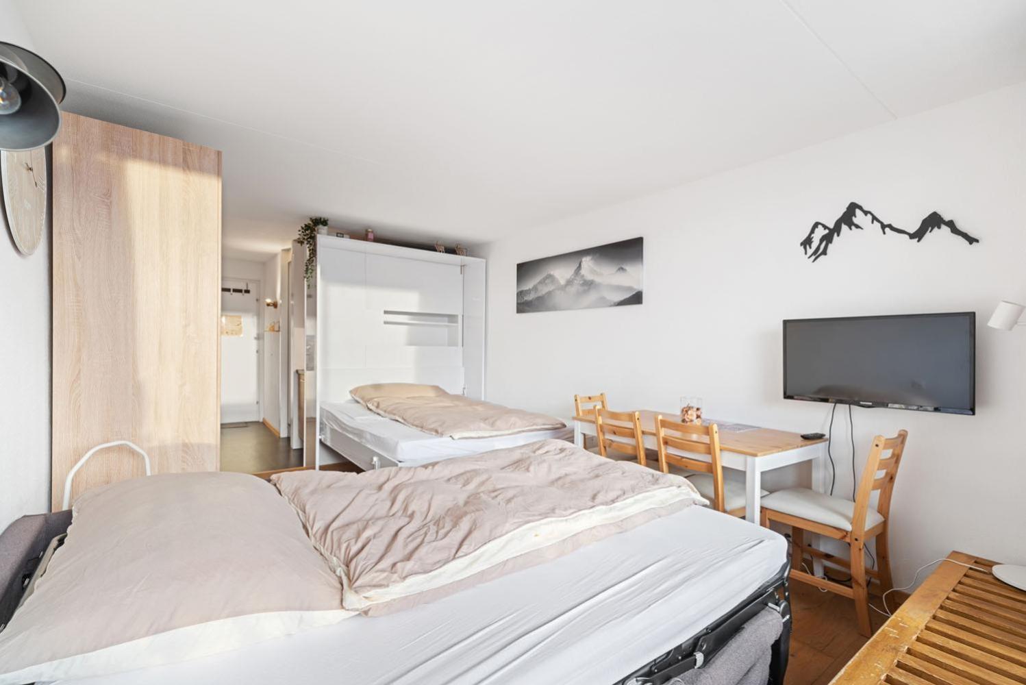 Chaleureux studio à Anzère, accessible à ski, proche de tout view 2