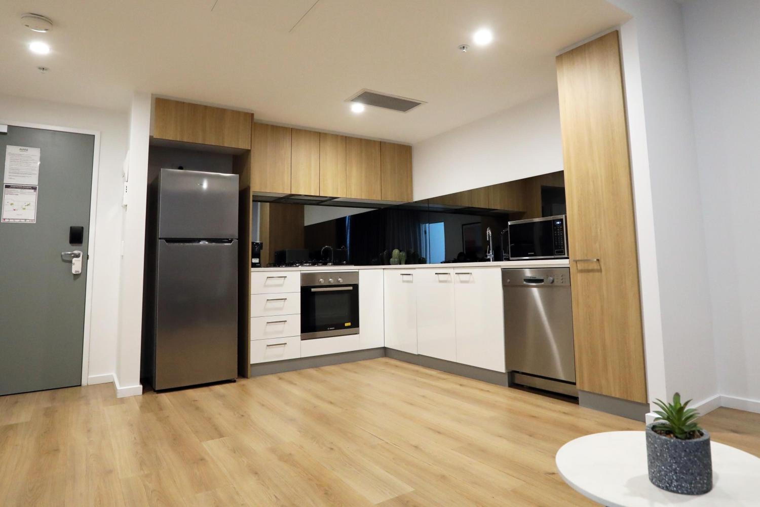 CBD Stunning High Floor View - FREE Parking FREE Netflix FREE Gym FREE Pool FREE Sauna FREE Coffee