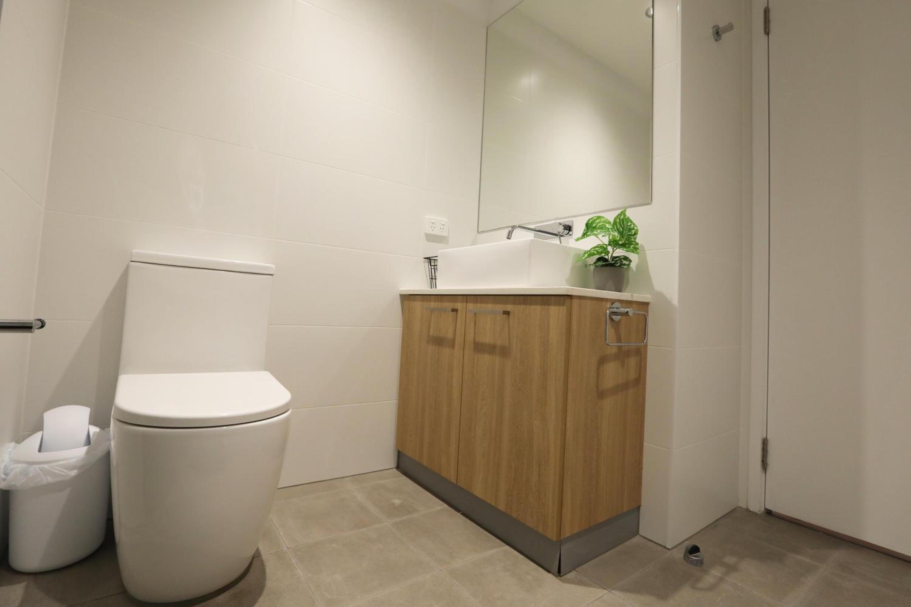 CBD Stunning High Floor View - FREE Parking FREE Netflix FREE Gym FREE Pool FREE Sauna FREE Coffee