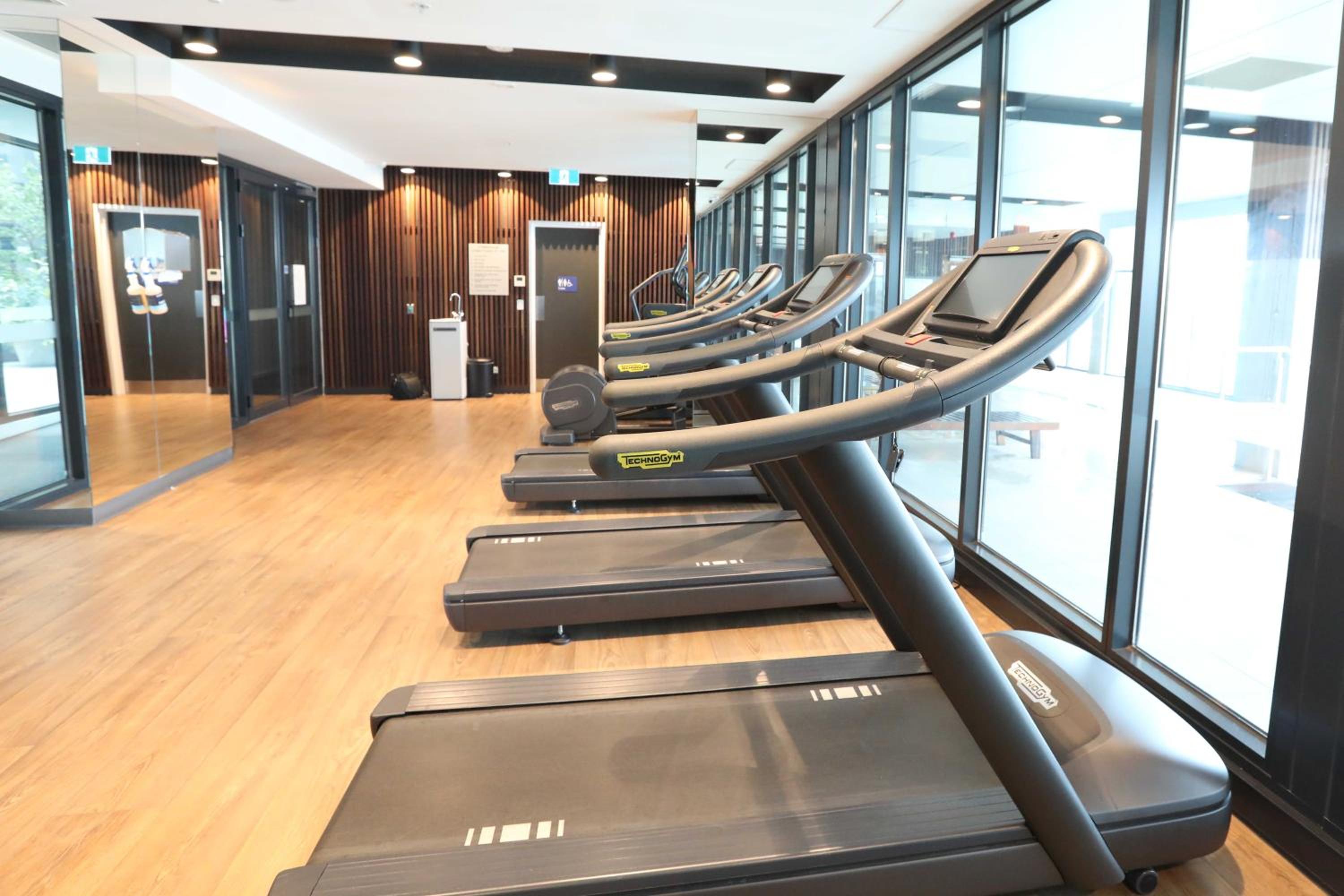 CBD Stunning High Floor View - FREE Parking FREE Netflix FREE Gym FREE Pool FREE Sauna FREE Coffee