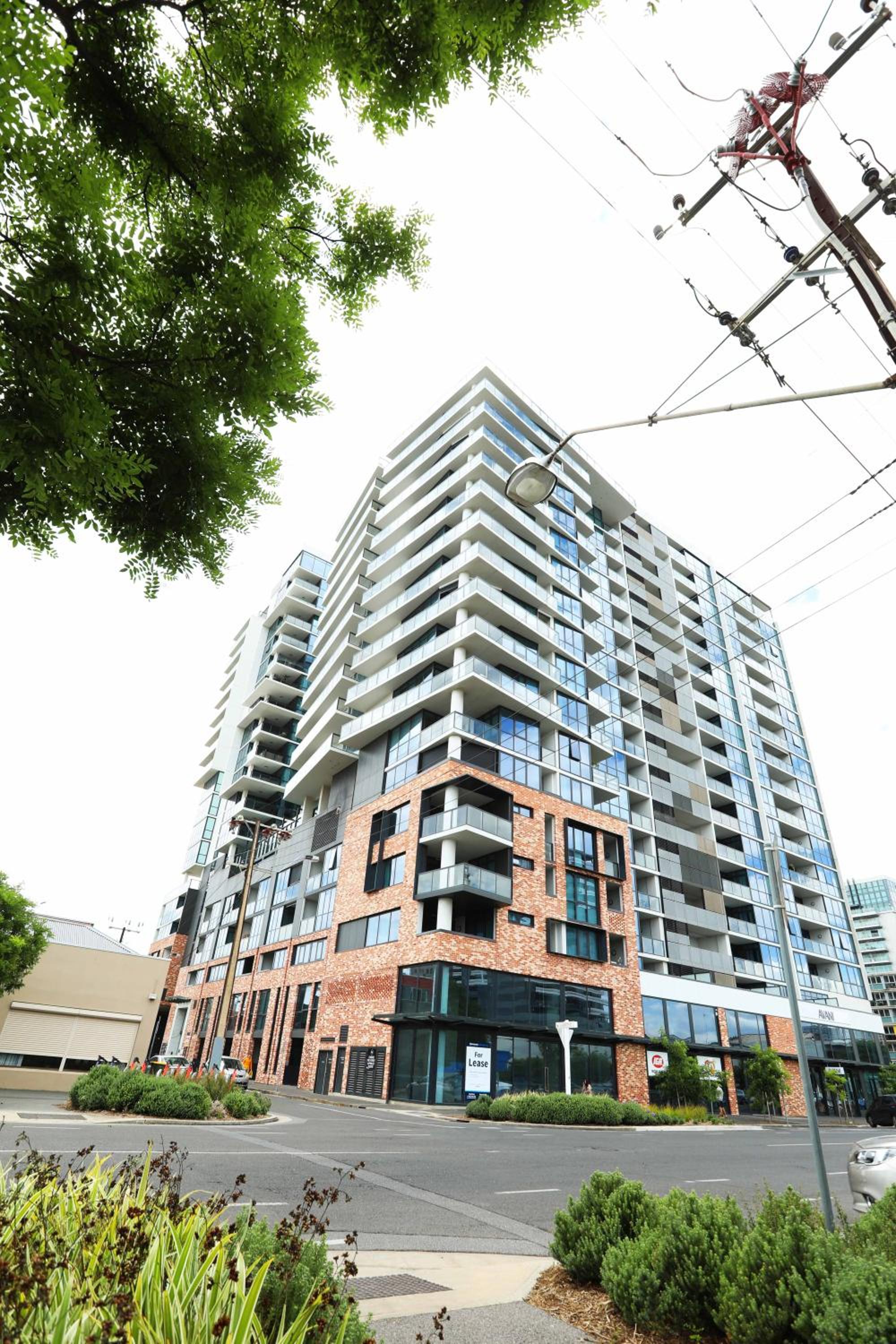 CBD Stunning High Floor View - FREE Parking FREE Netflix FREE Gym FREE Pool FREE Sauna FREE Coffee