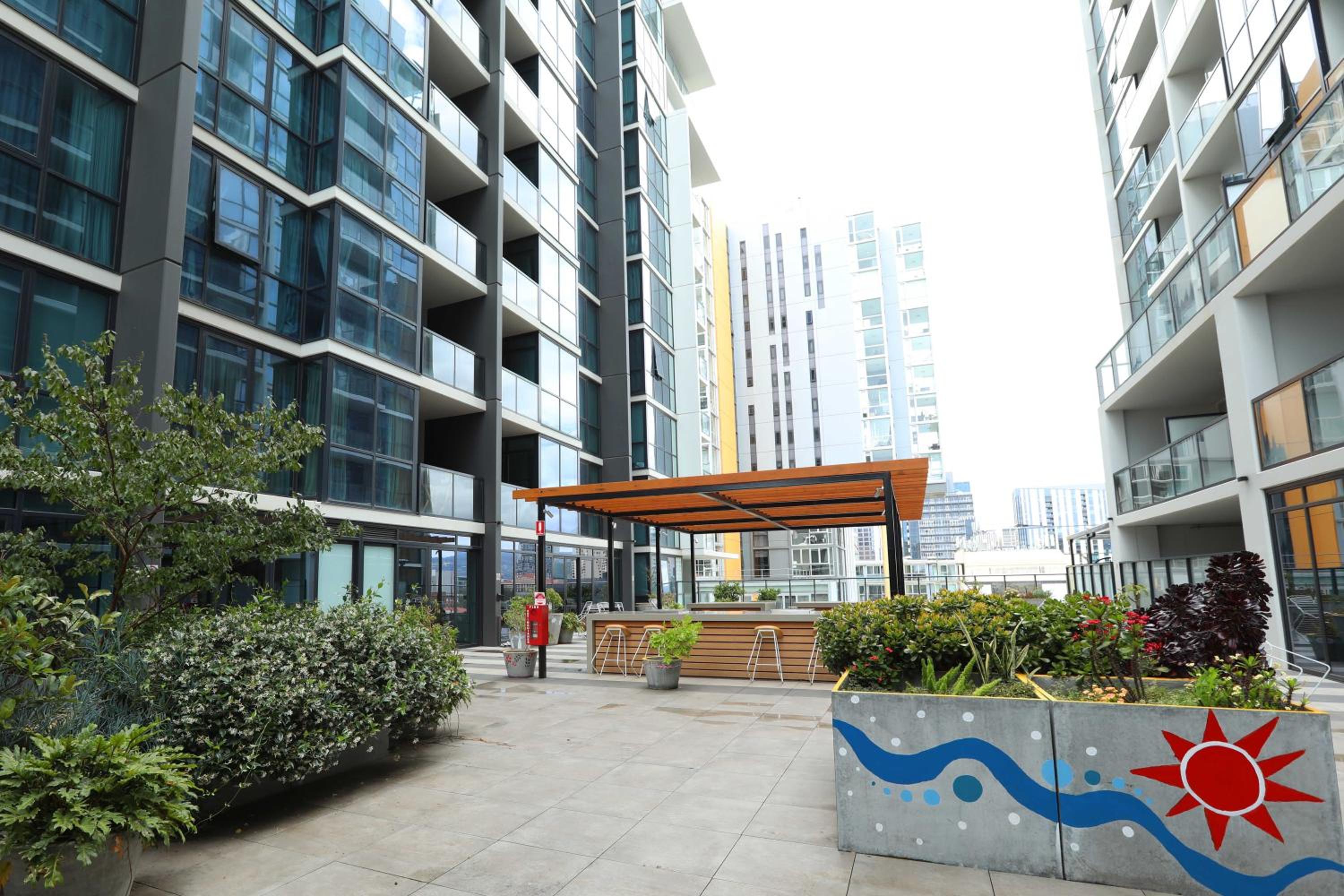 CBD Stunning High Floor View - FREE Parking FREE Netflix FREE Gym FREE Pool FREE Sauna FREE Coffee