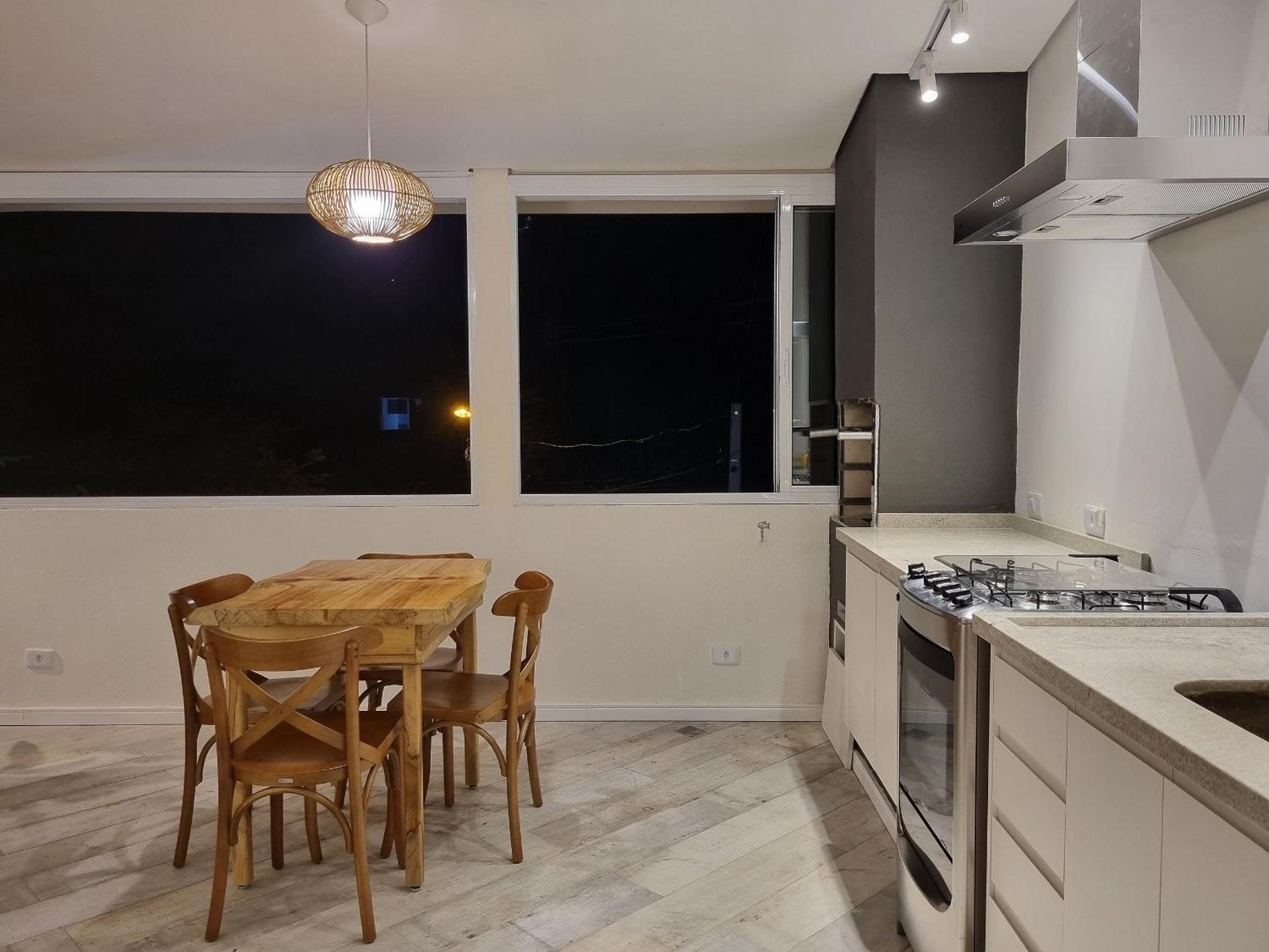Casas com jacuzzi e churrasqueira a 500 metros da Praia do Perequê na Ilhabela