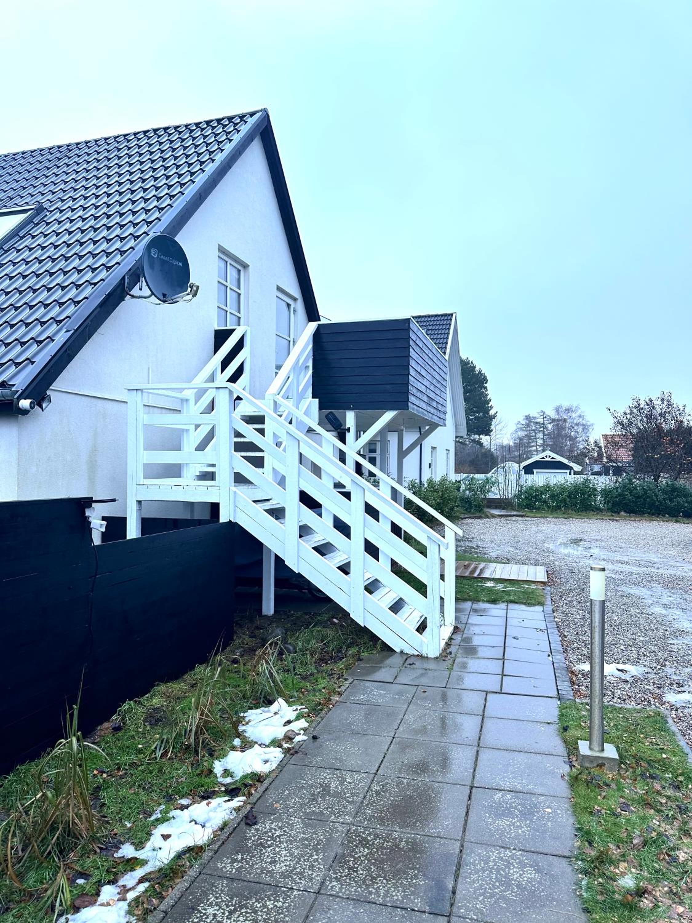 Cozy one bedroom apartment near the sea