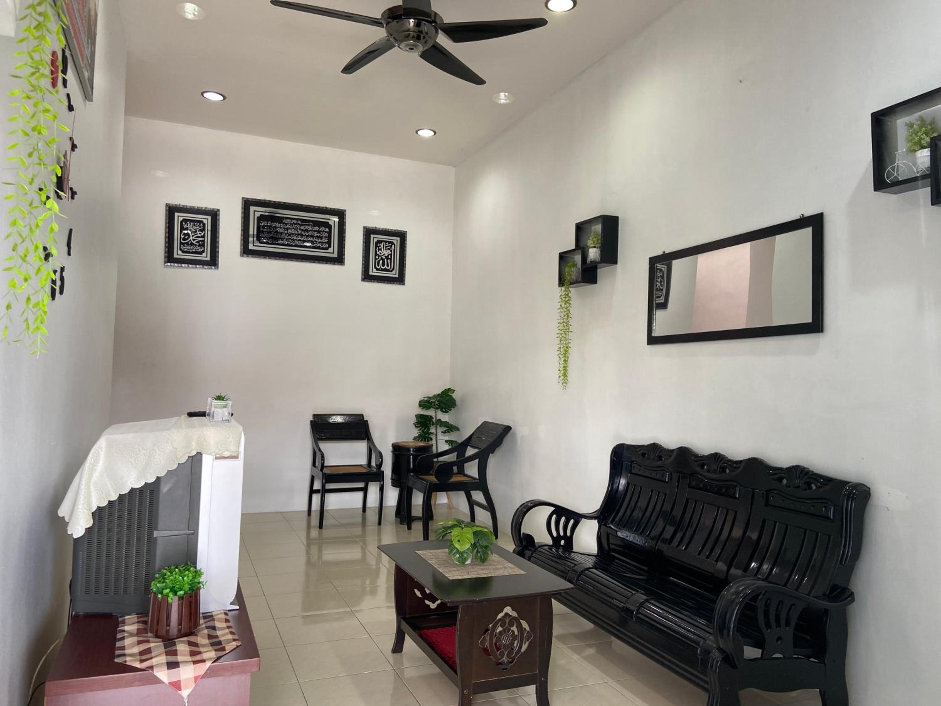 Abg Long Fadhil Homestay photo 1