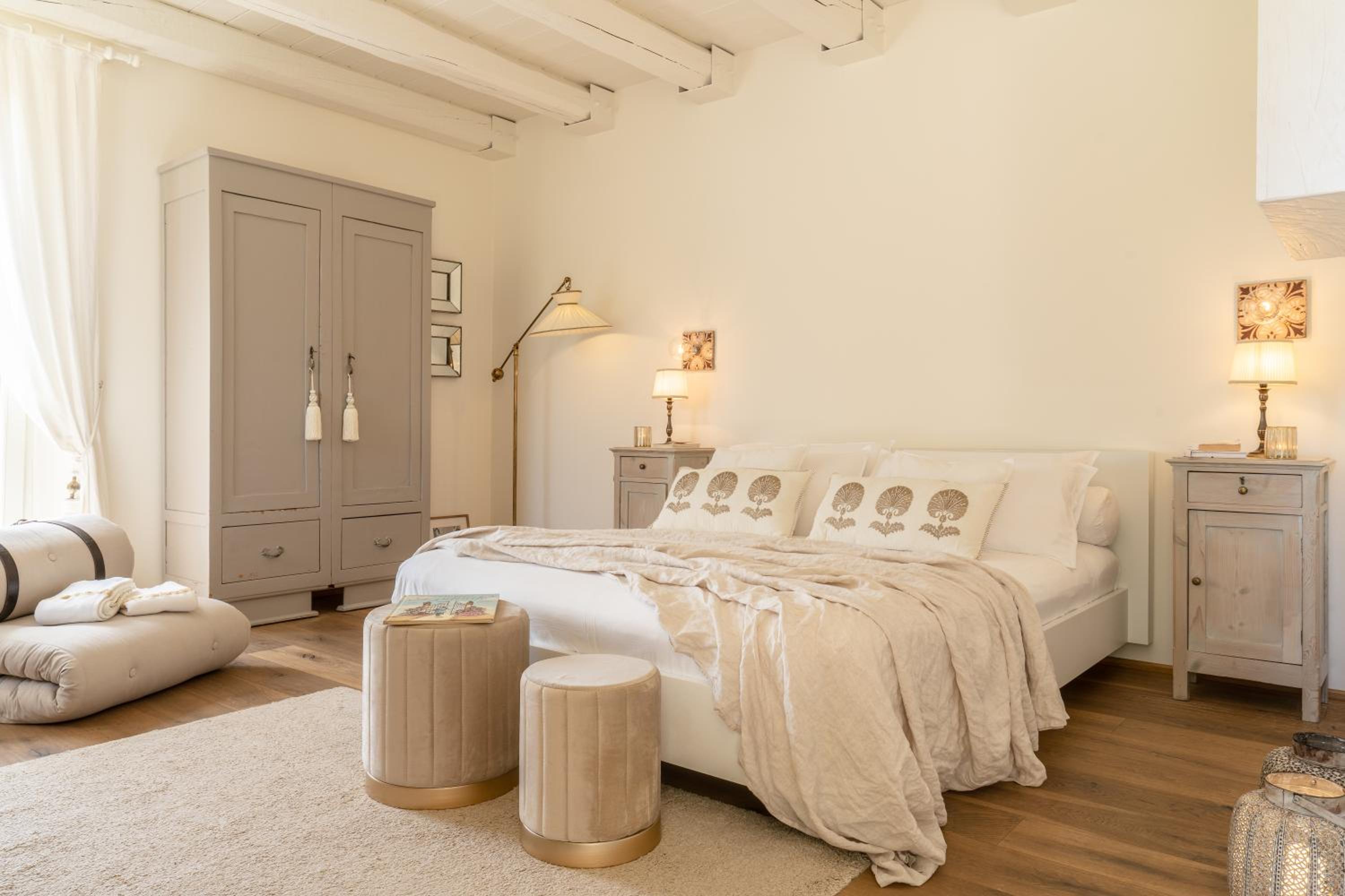 CasaVostra - Ambience Suites